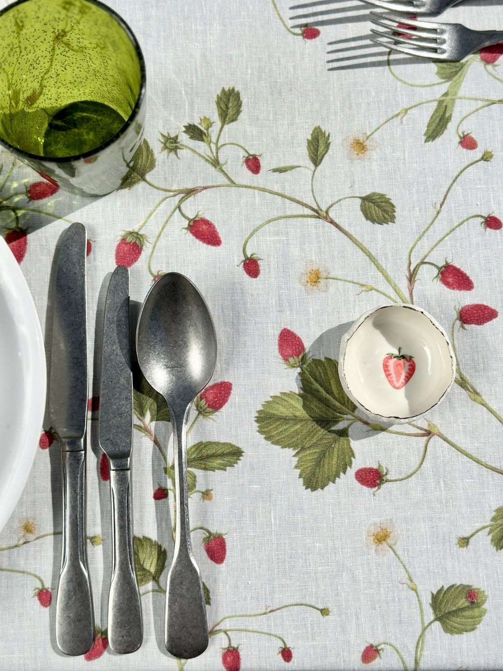 Fraises des Bois Tablecloth - 3 sizes available