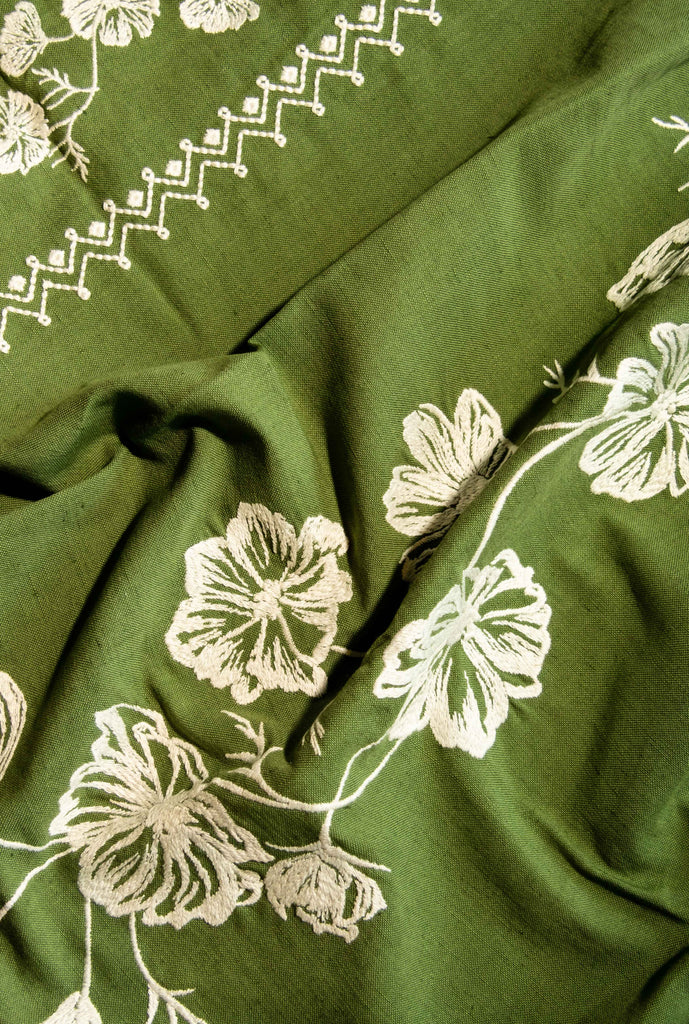rectangular green embroidered tablecloth with white flowers, flower detail