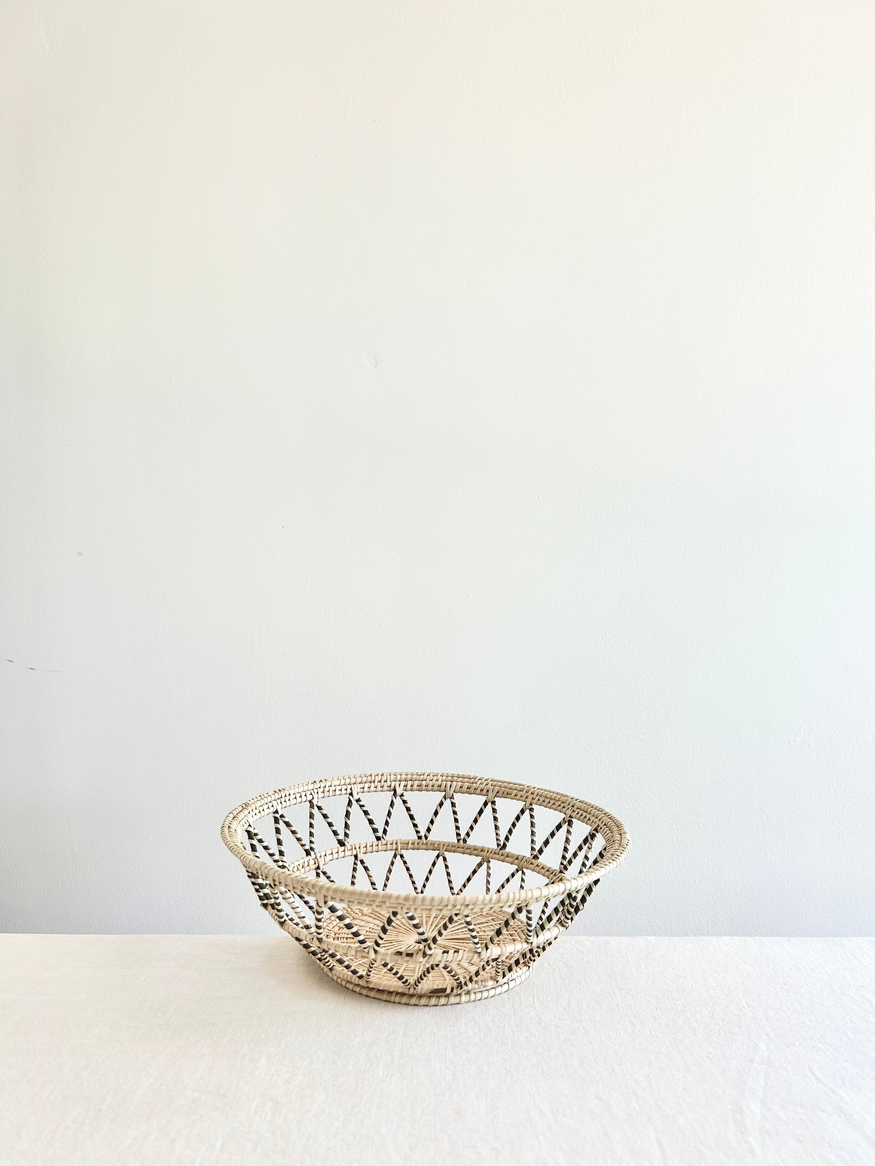 Le Tournesol Table Basket - 10"