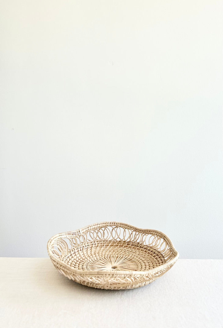 Cassel Scalloped Tray - 8.5"