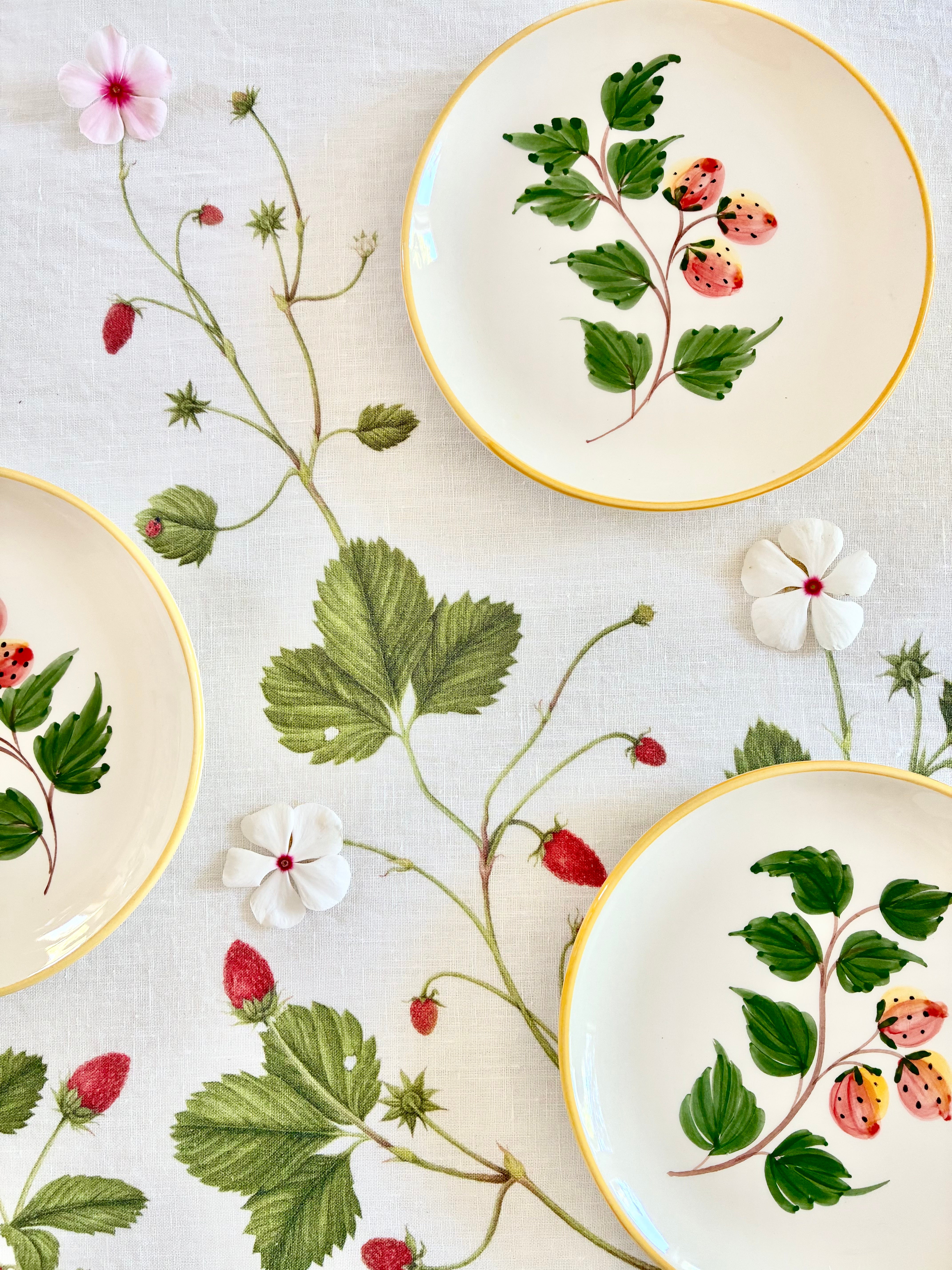 Fraises des Bois Tablecloth - 3 sizes available