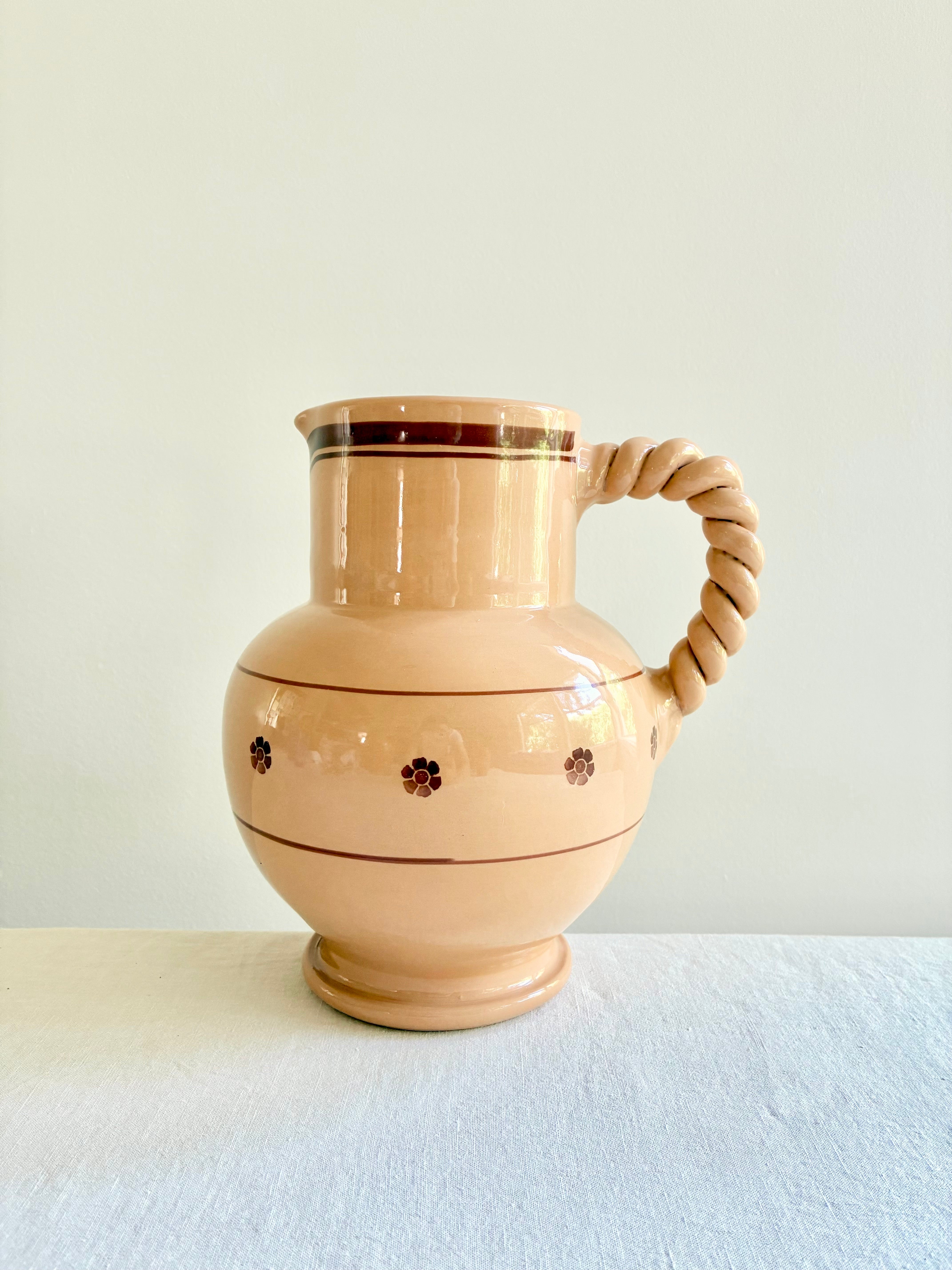 Rigo E Stella Pitcher - Sable