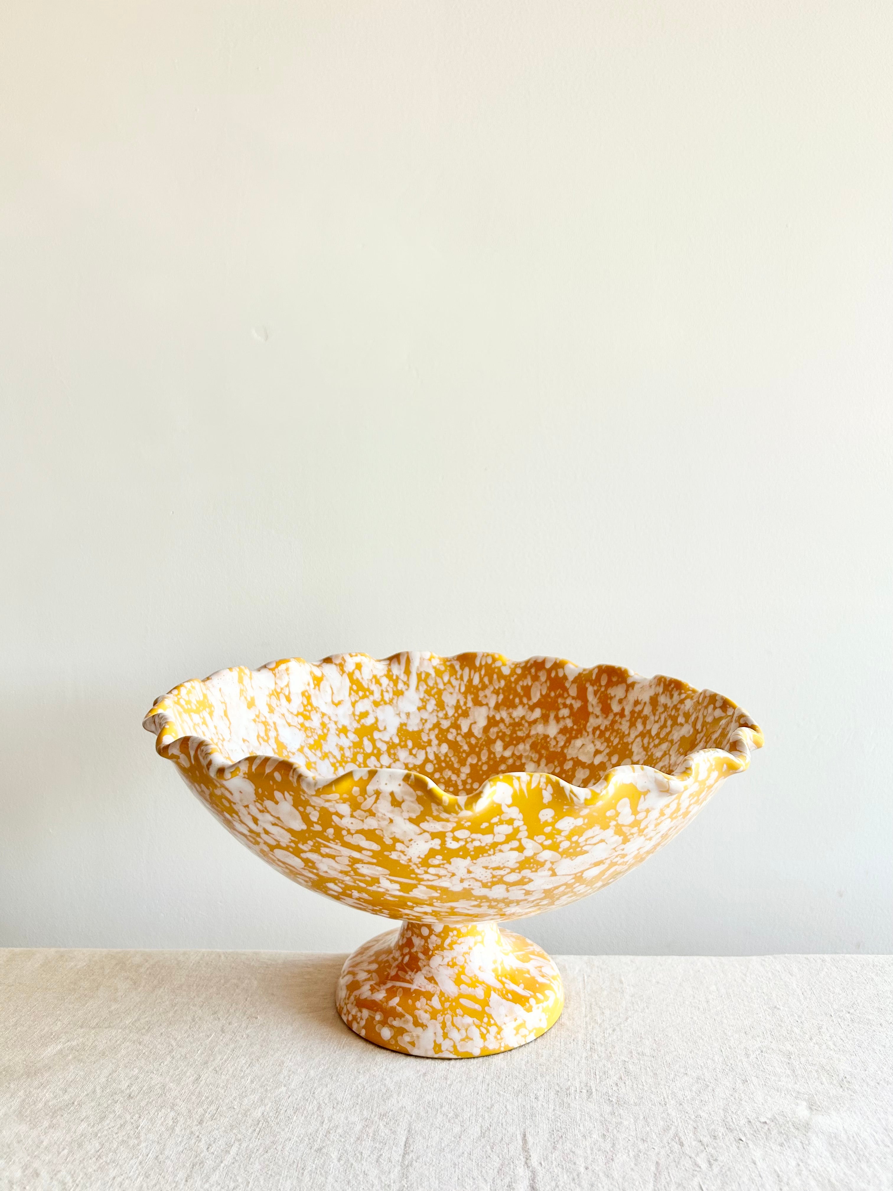 Pompeii Scalloped Compote - Yolk - 13"