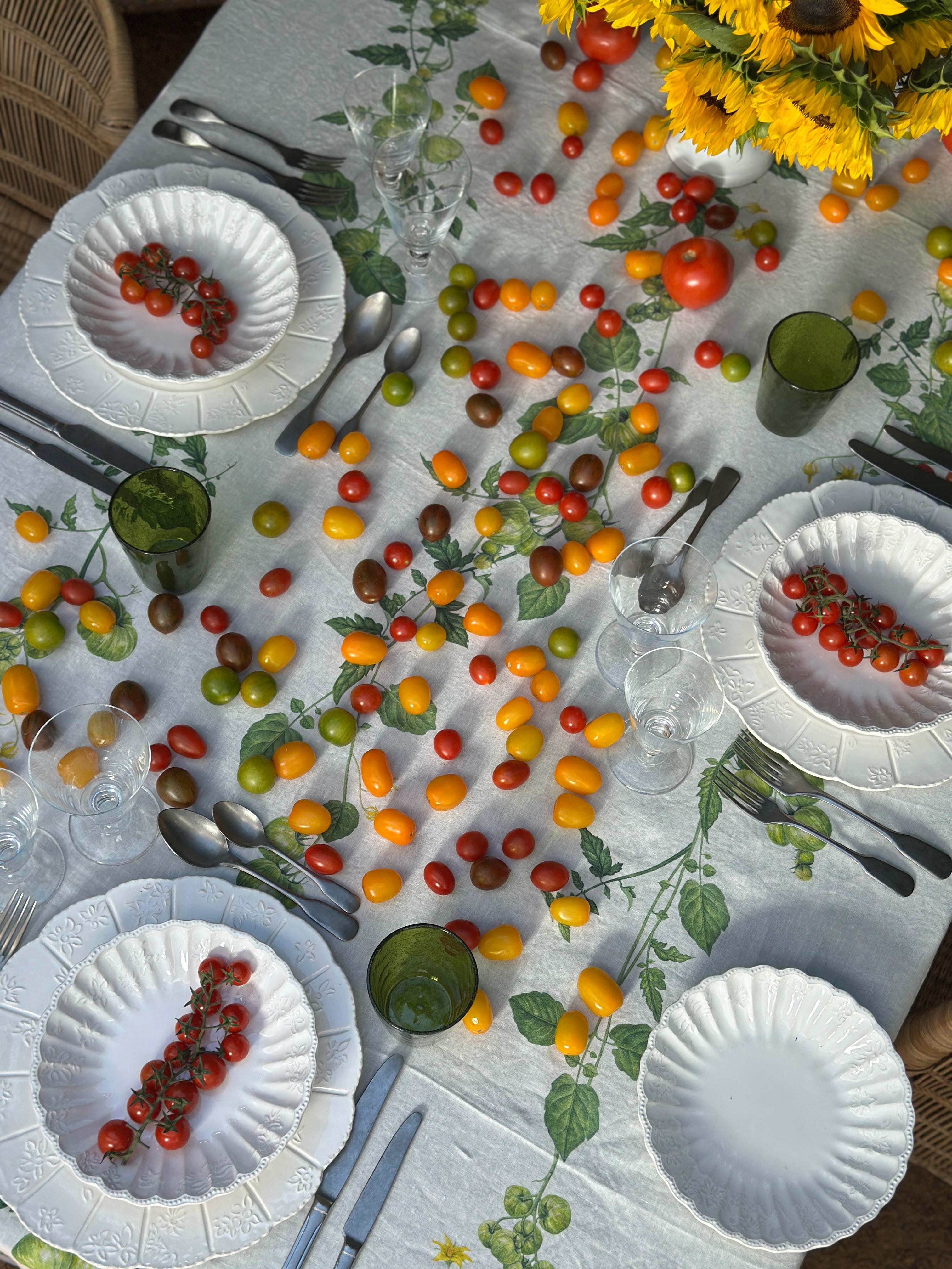 Tomato Vert Tablecloth - 3 sizes available