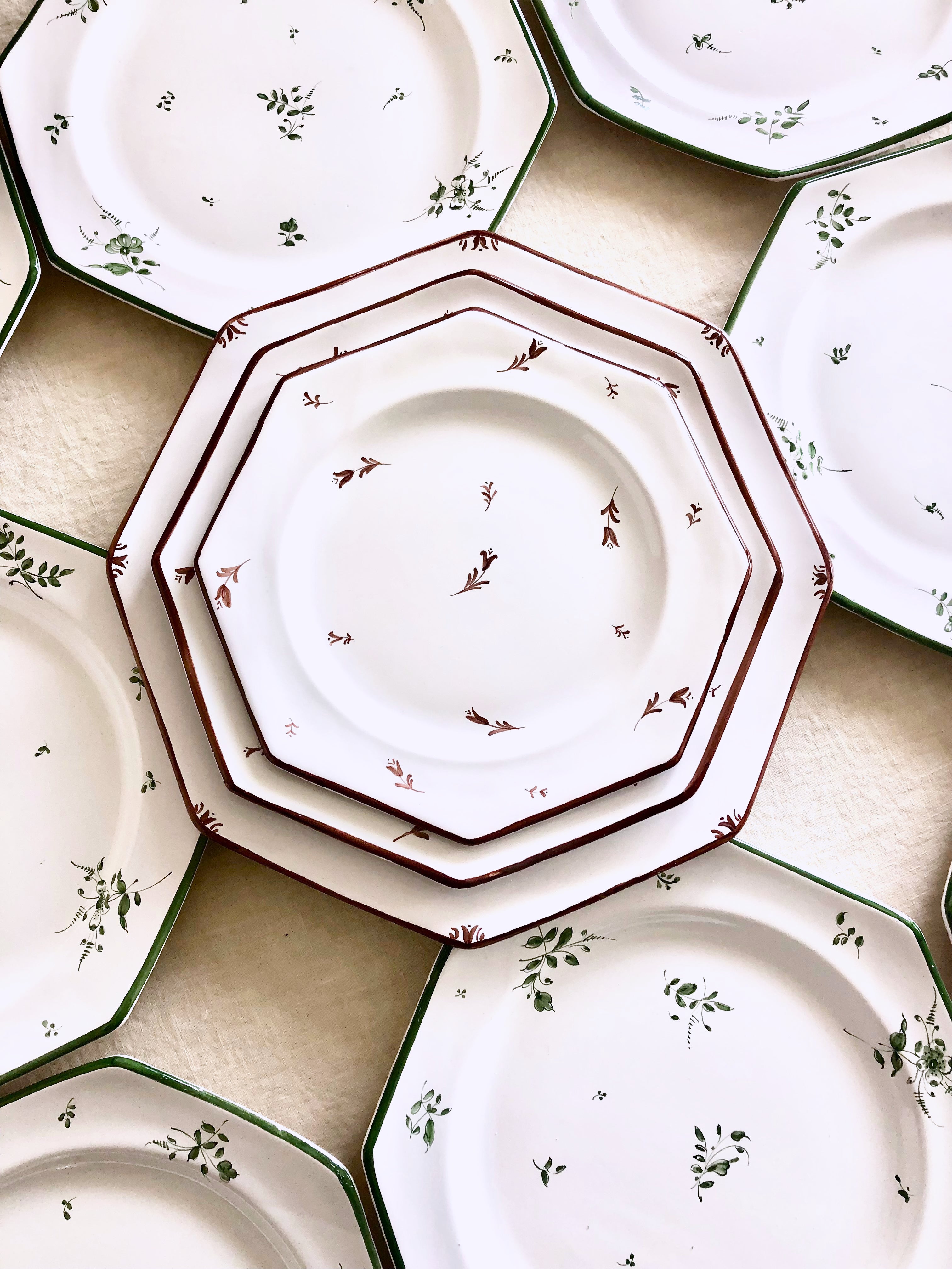 Sainte Marie Charger Plate ~ Tulips ~ Chestnut - S/4