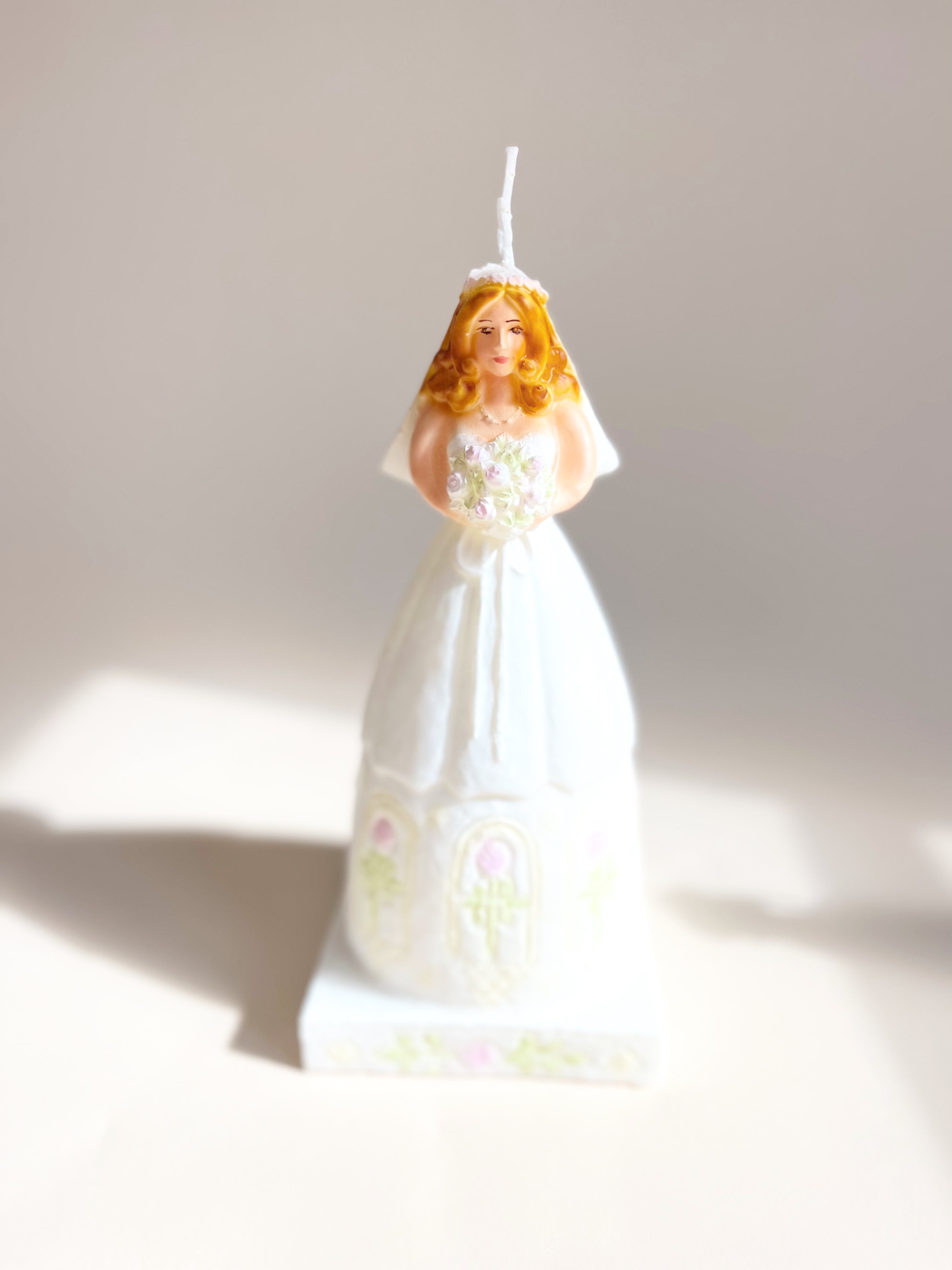 Cereria Introna bride candle face detail