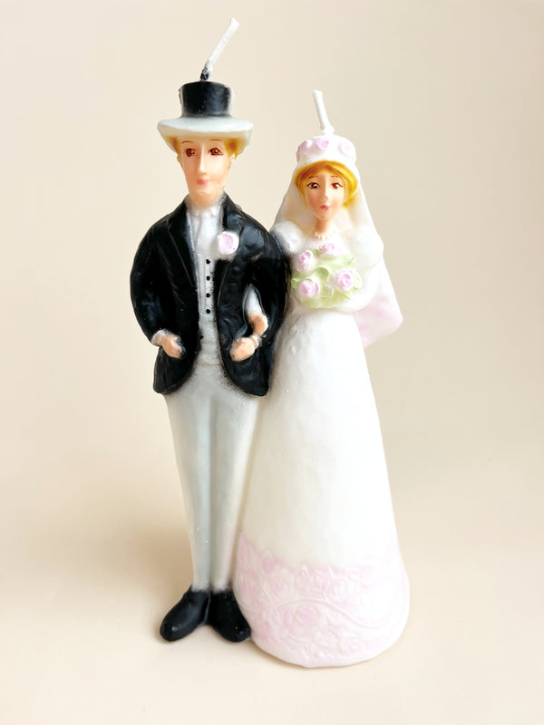 Cereria Introna bride and groom candle detail view