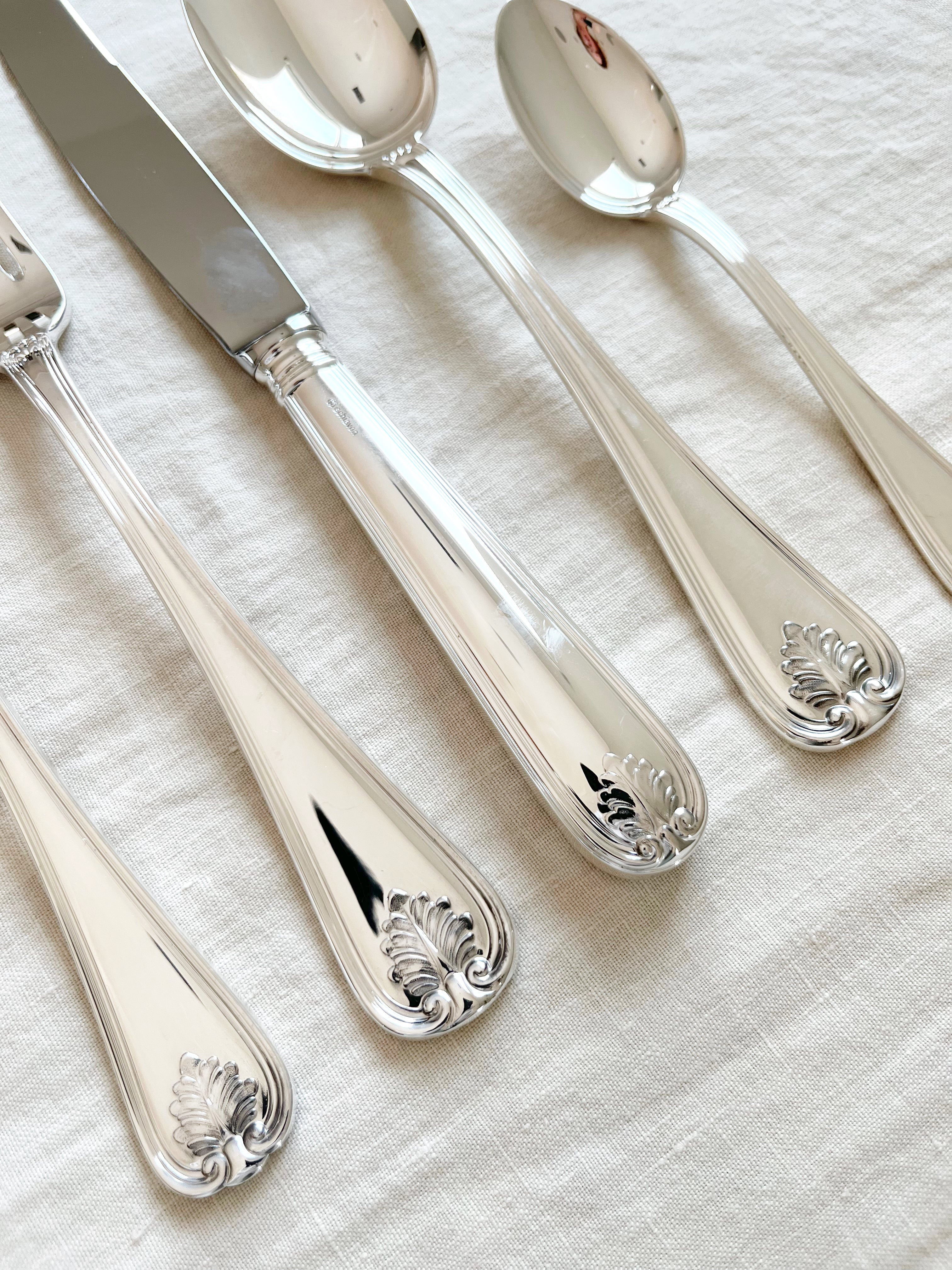 foglia flatware silver plated angled close up