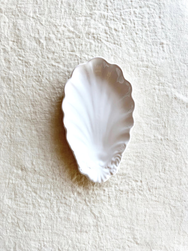 White Seashell Ring plate