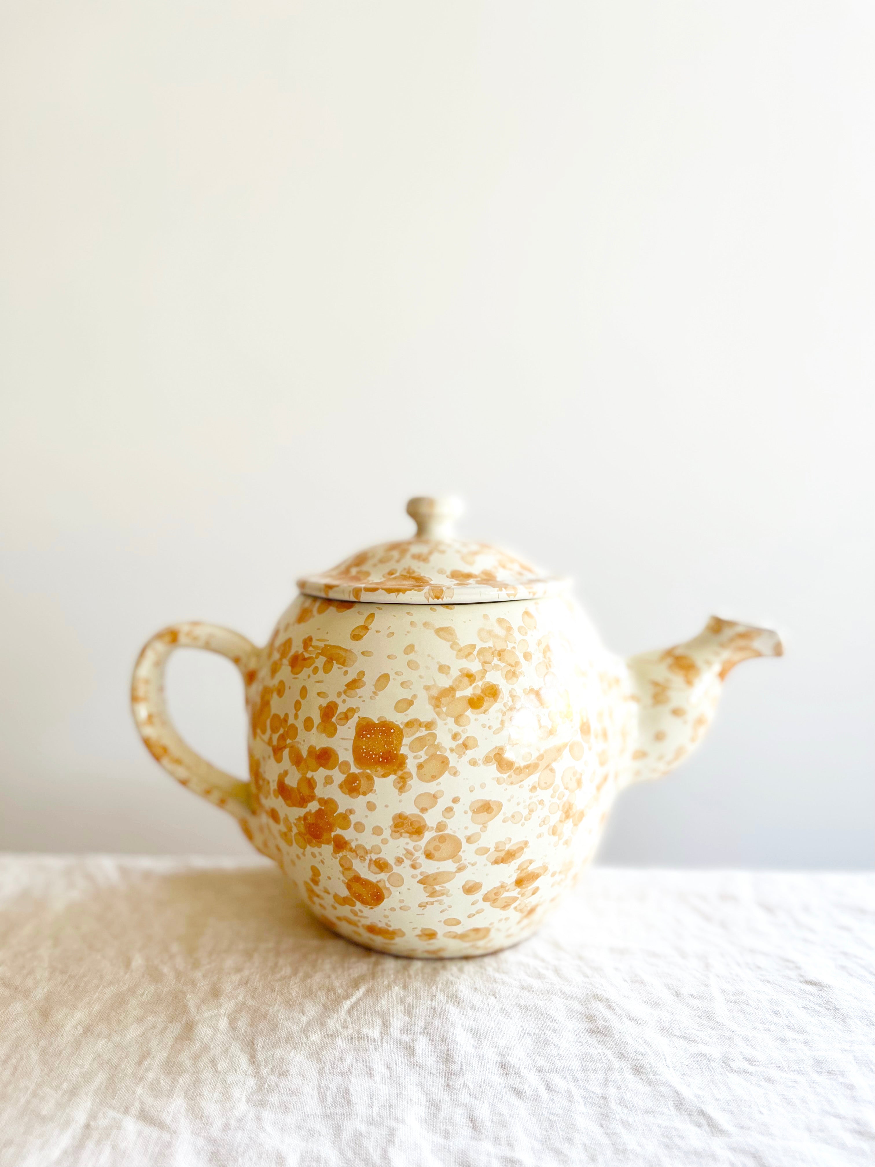 teapot with splatter pattern in natural color detail