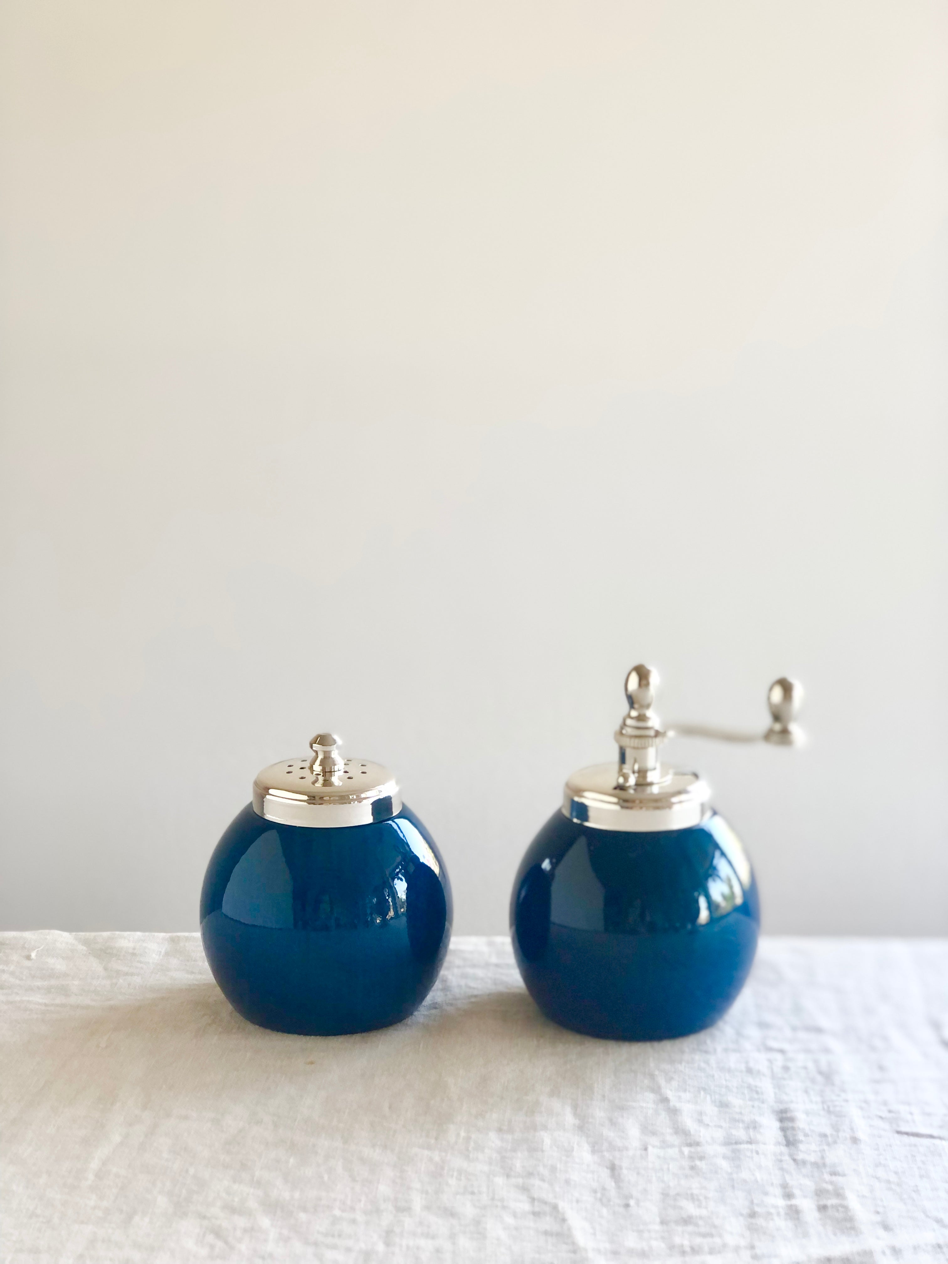 lapis salt and pepper mill set