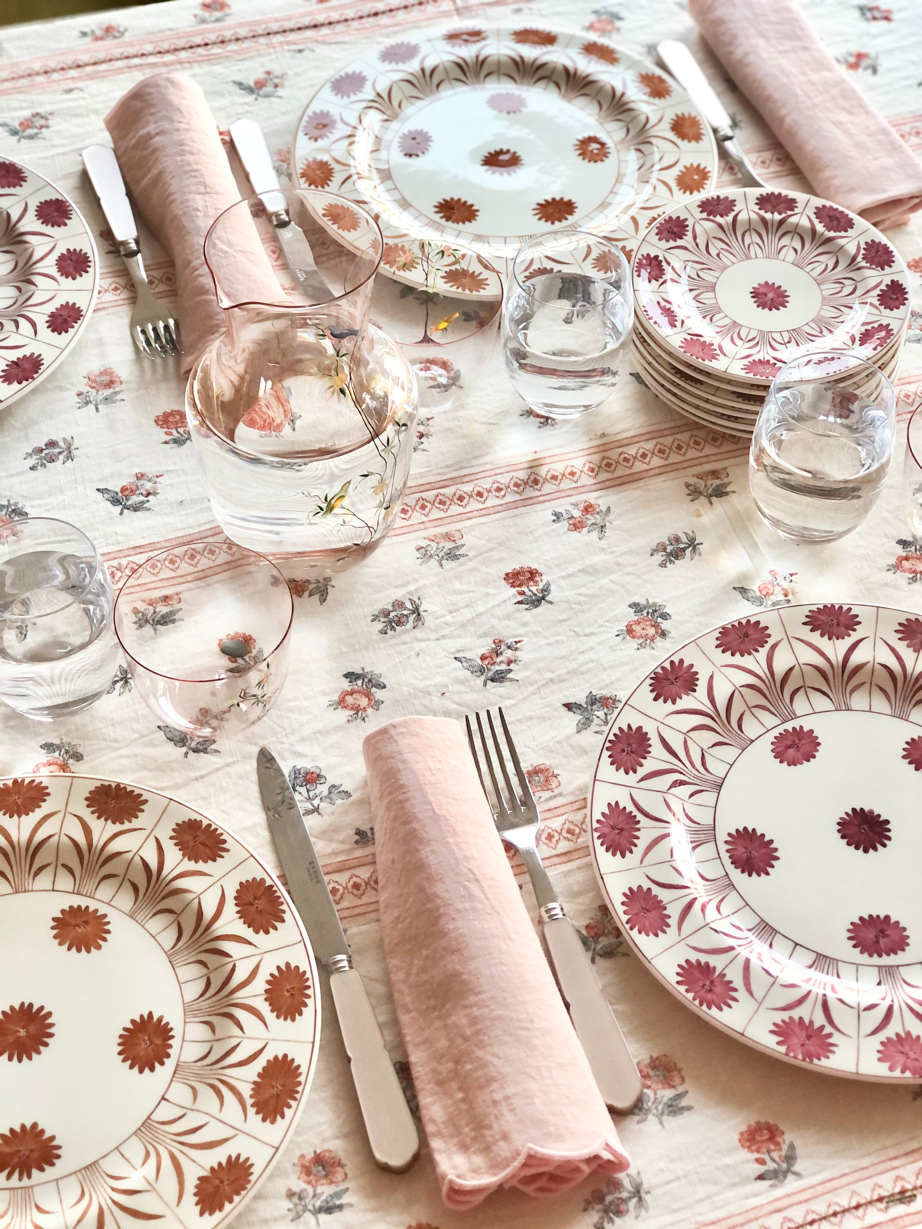 sabre hamptons flatware set stainless steel place setting with taupe resin handle in tablescape