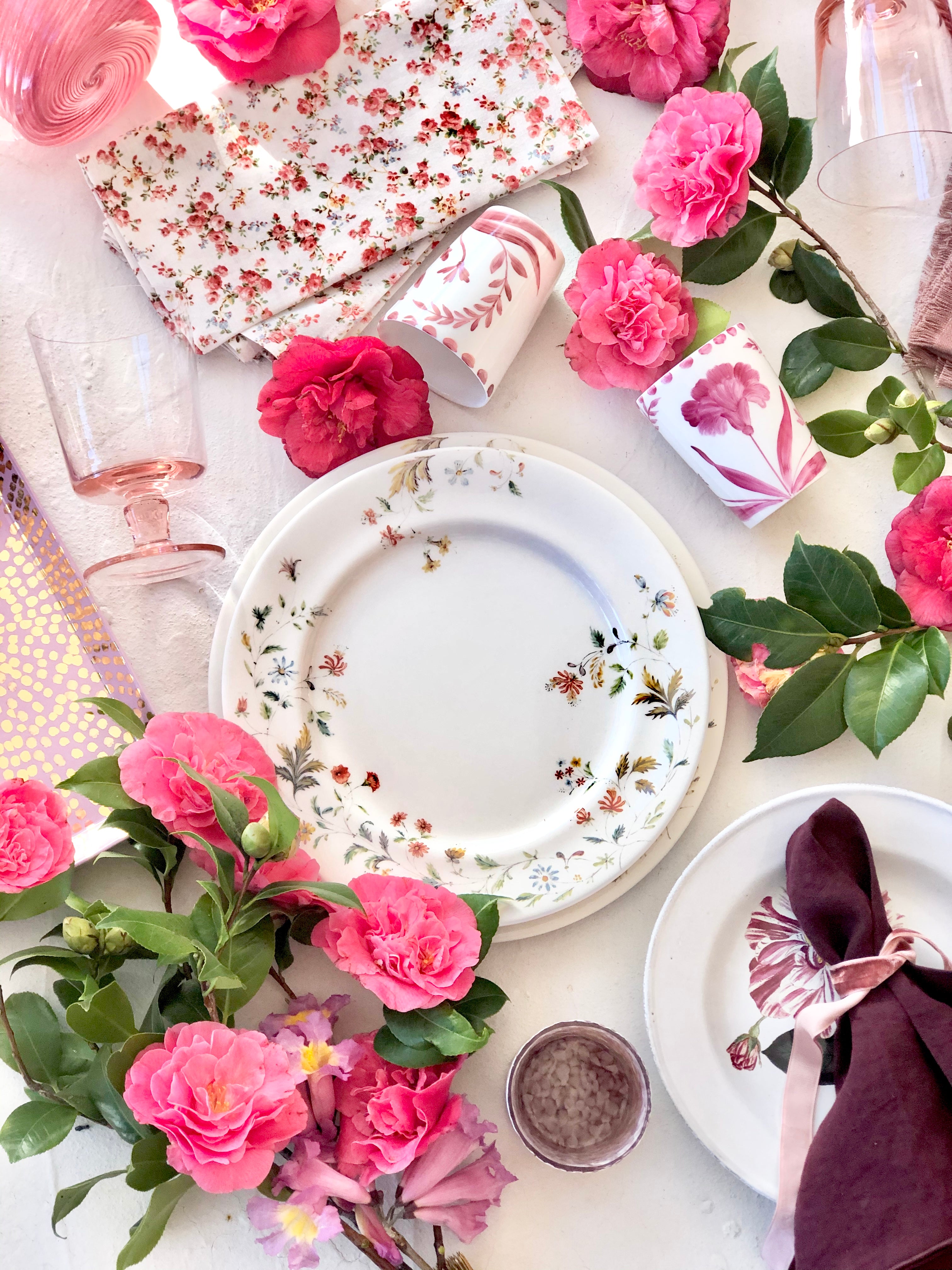 floral dinner plate sirena rouge white in pink themed table setting