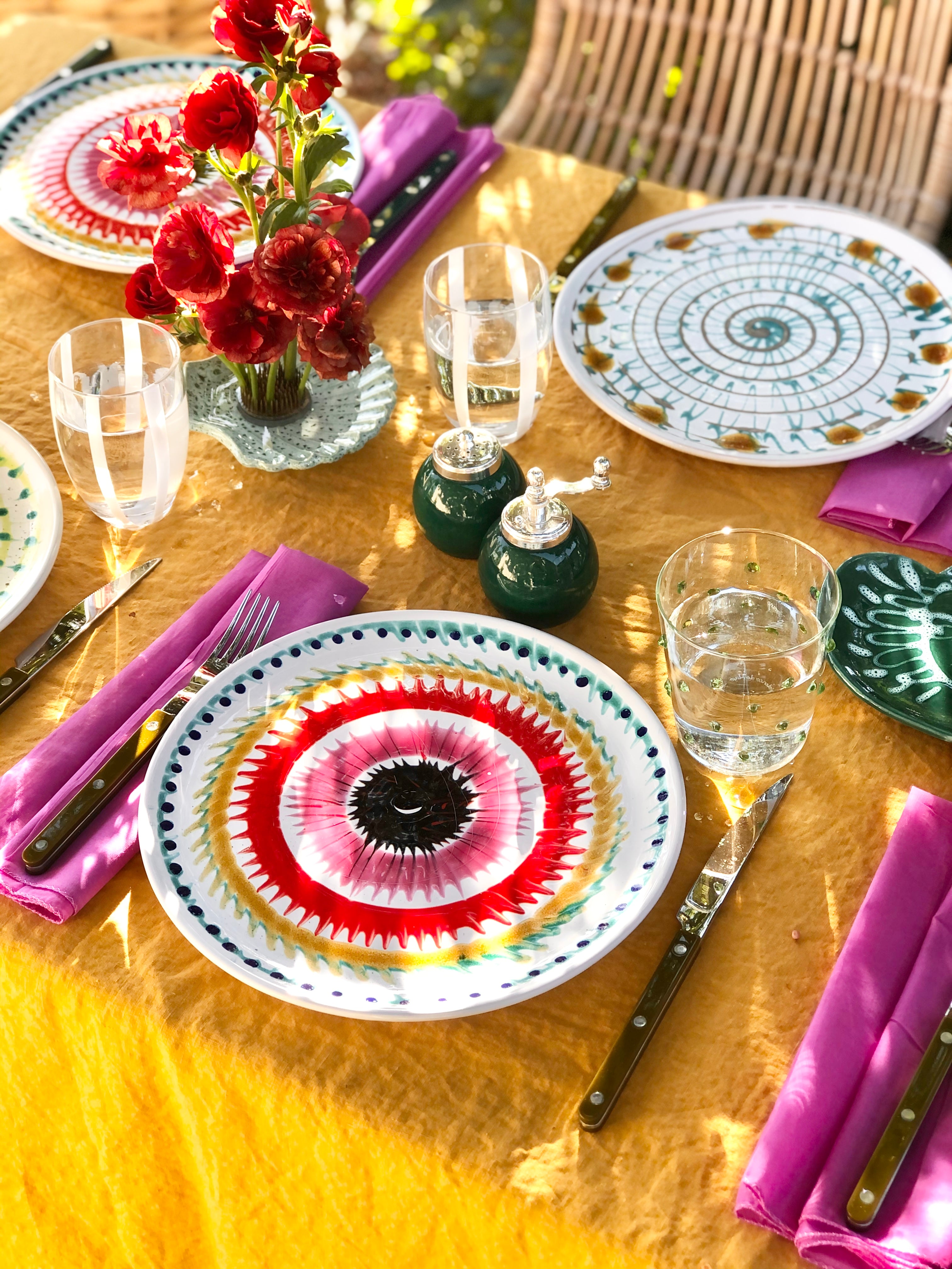 Spiral Nicola Plate - Rainbow - S/4