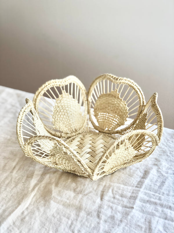 light brown round woven bread basket 8.5 inches in diameter