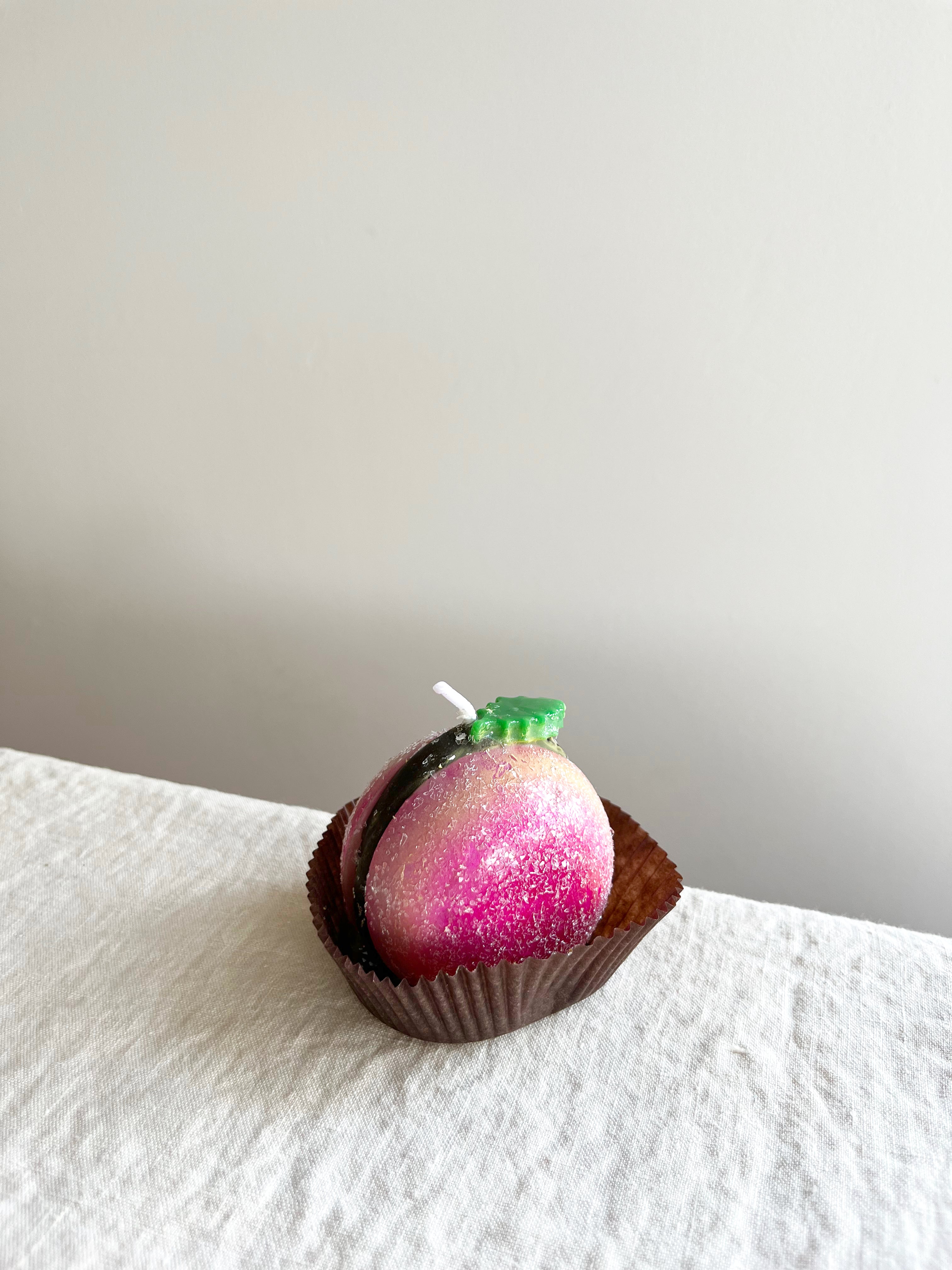 cereria introna sugared macaroon shaped paraffin candle top view