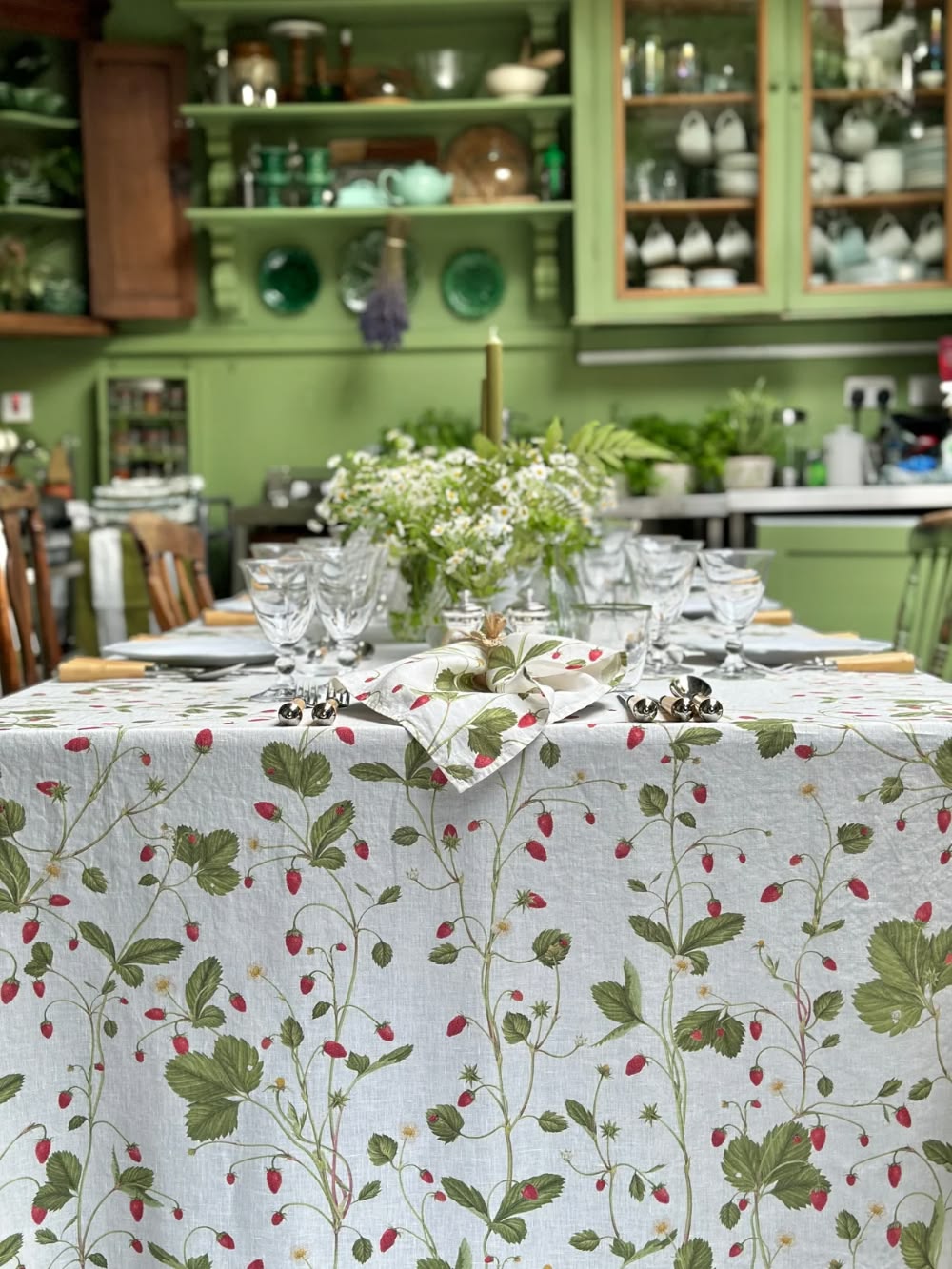 Fraises des Bois Tablecloth - 3 sizes available
