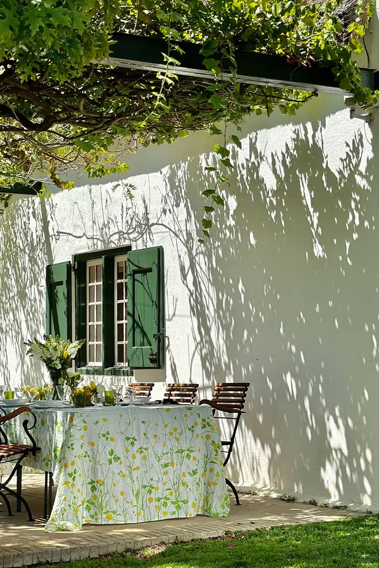 Buttercup Tablecloth - 3 sizes available