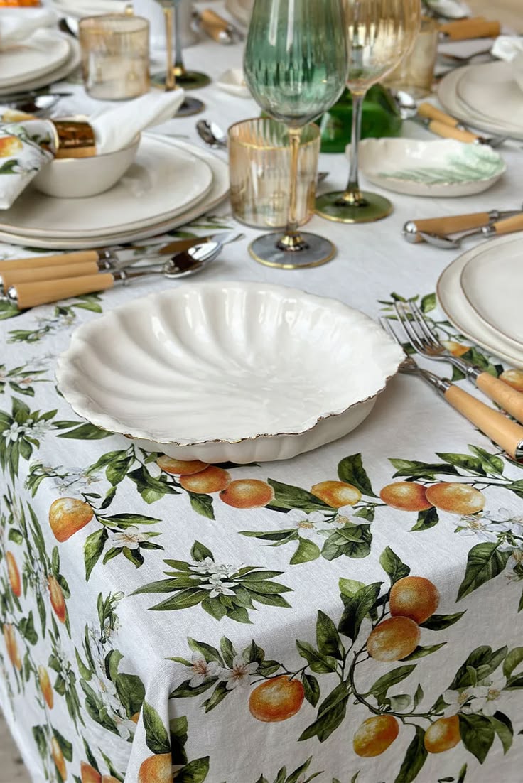 L'Orangerie Tablecloth - 3 sizes available
