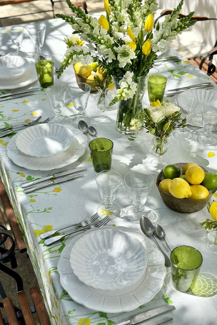 Buttercup Tablecloth - 3 sizes available