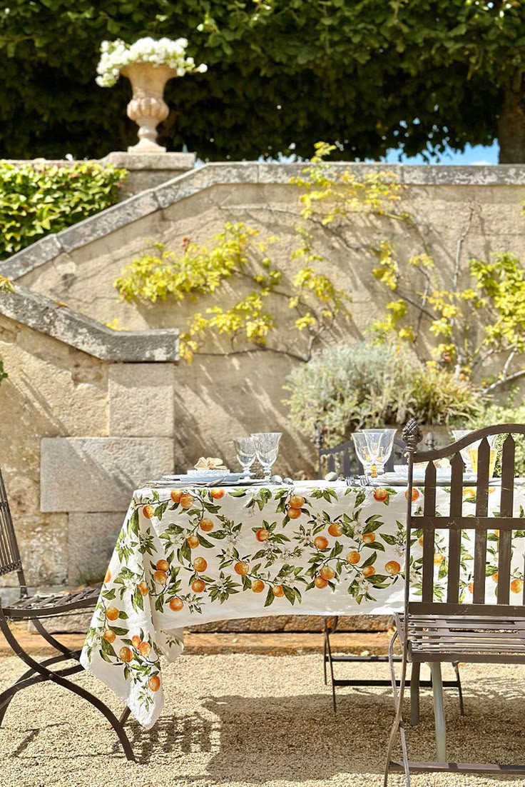 L'Orangerie Tablecloth - 3 sizes available