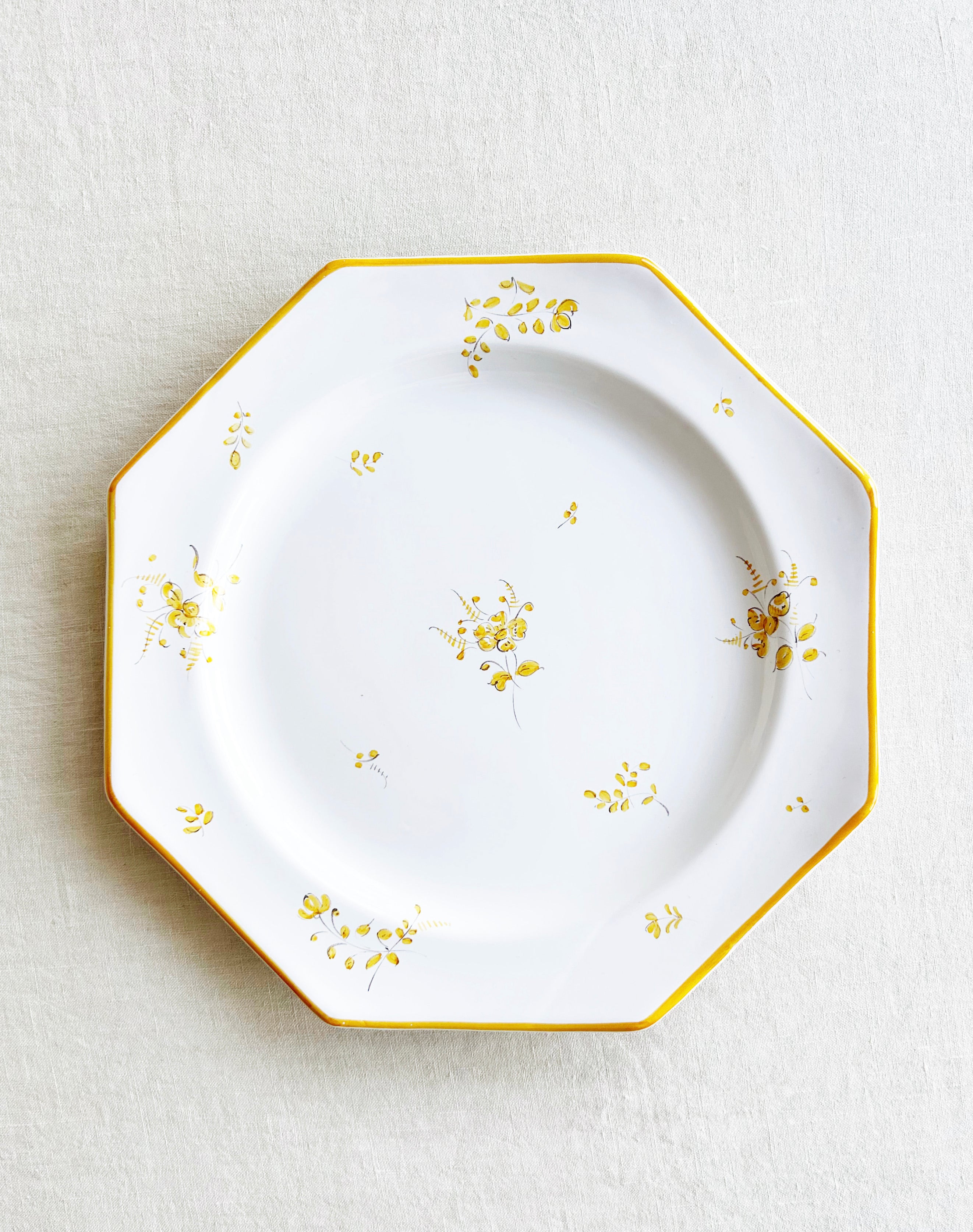 Sainte Marie Dinner Plate ~ Alouette ~ Jaune