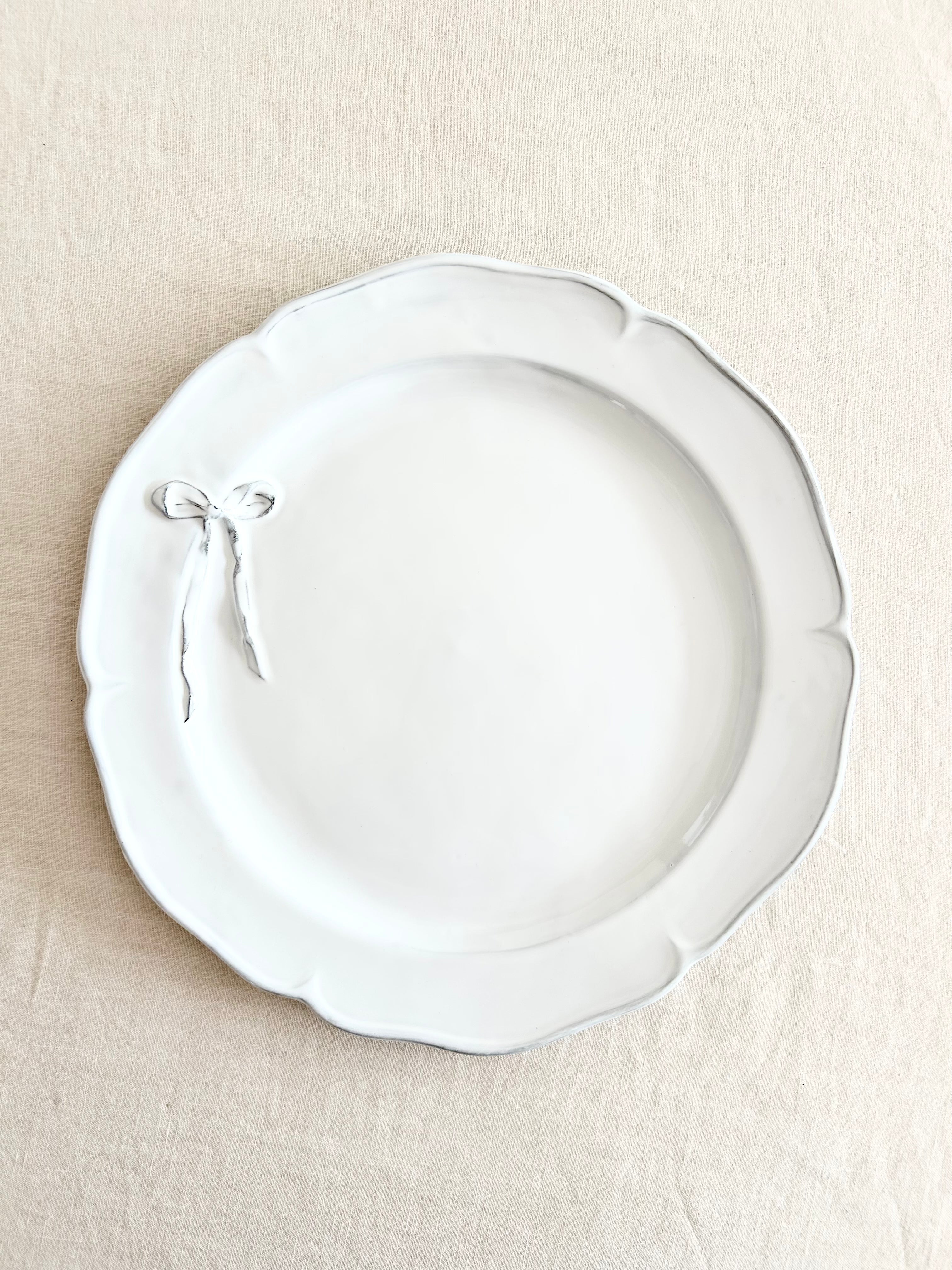 Bijou Colette Dinner Plate -Blanc Bow