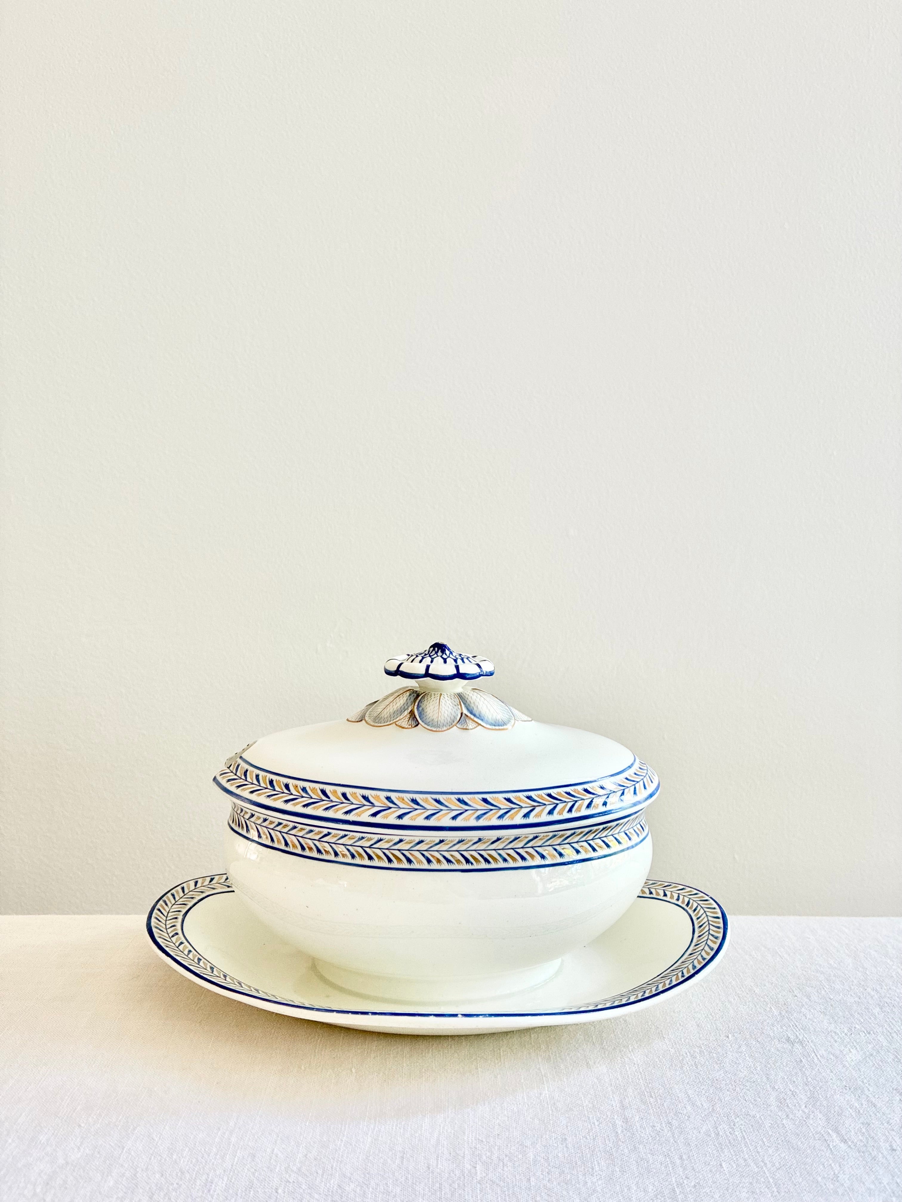 Historic Wedgwood Gravy Boat & Underplate