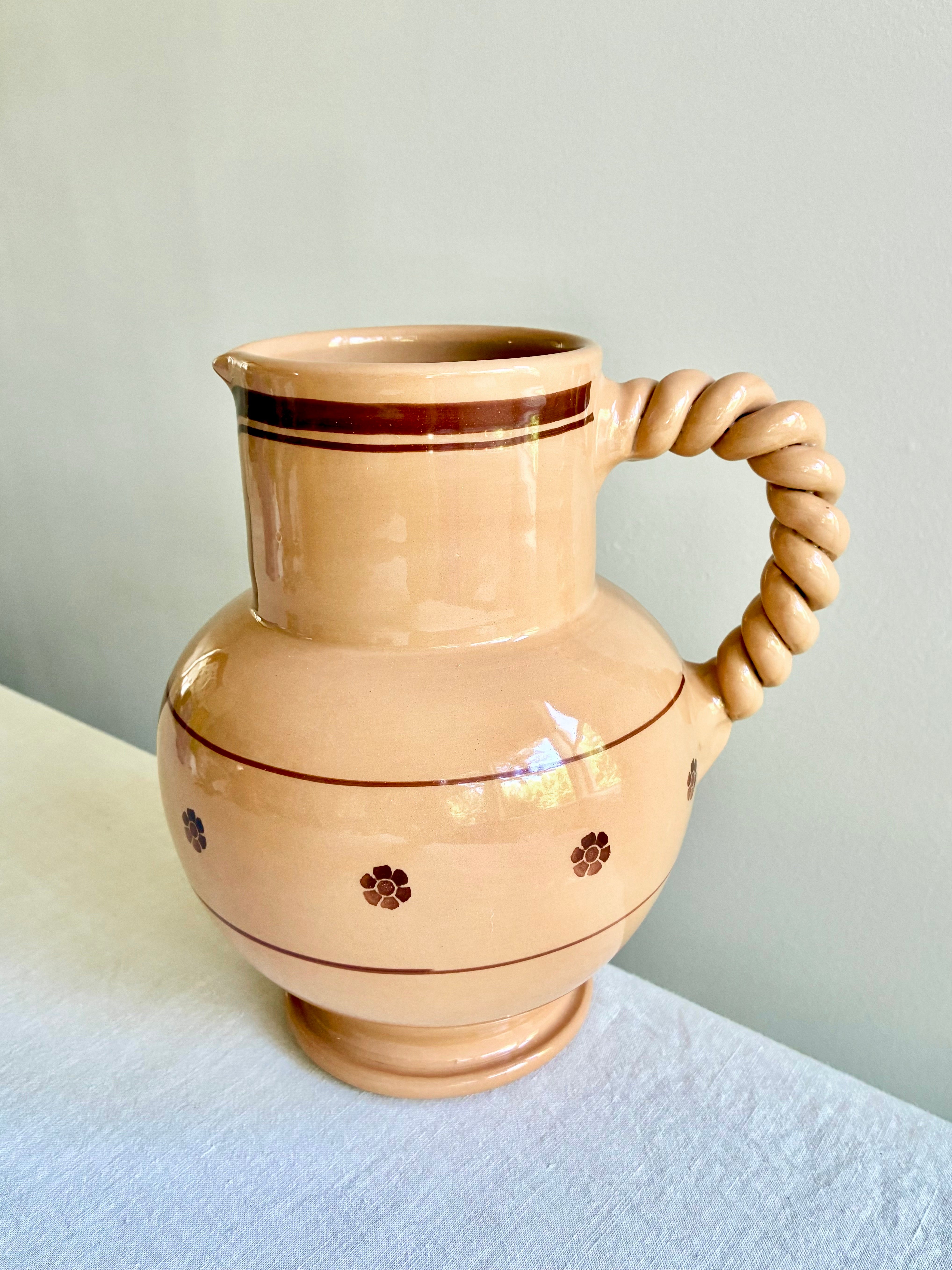 Rigo E Stella Pitcher - Sable