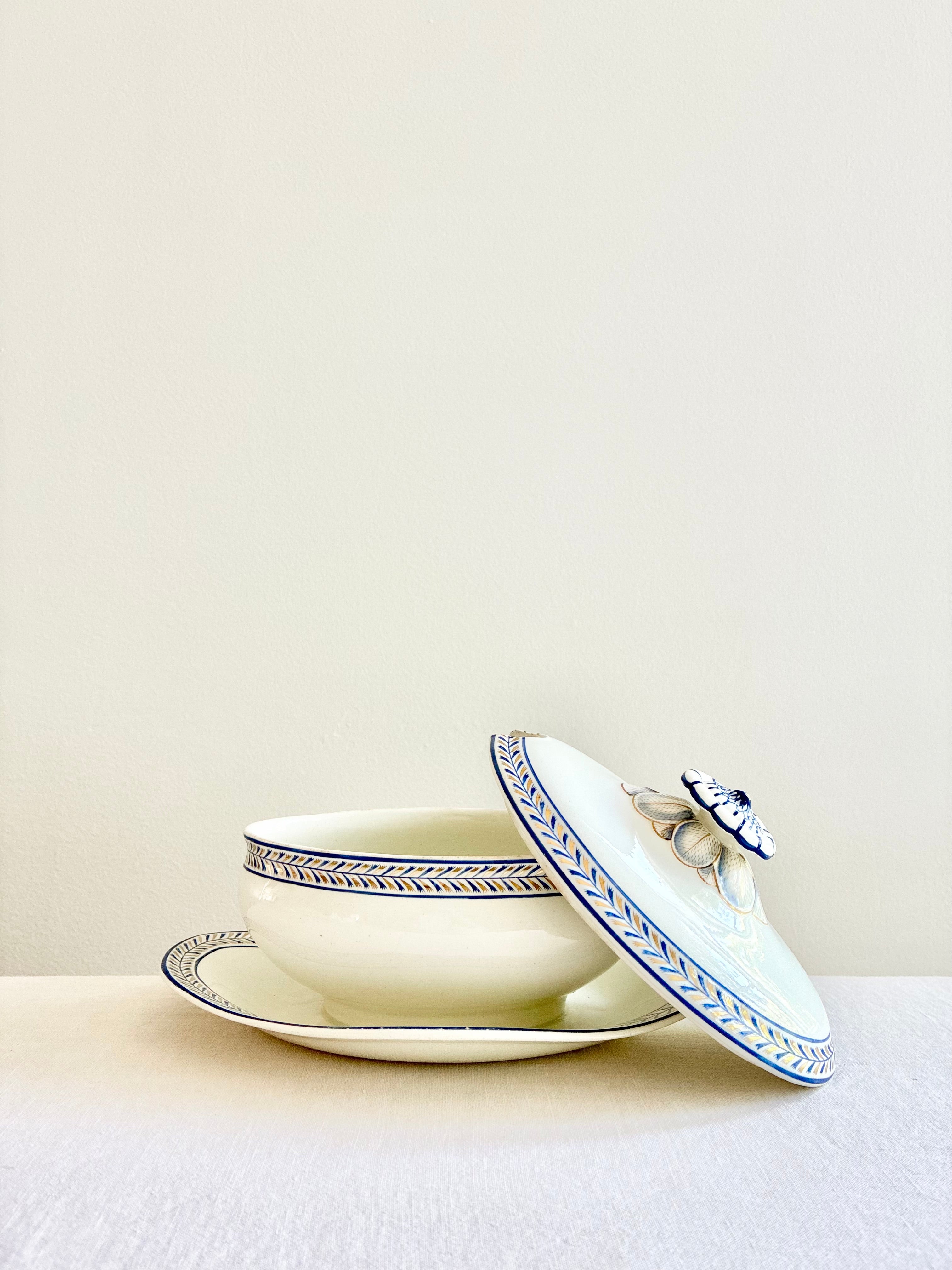 Historic Wedgwood Gravy Boat & Underplate