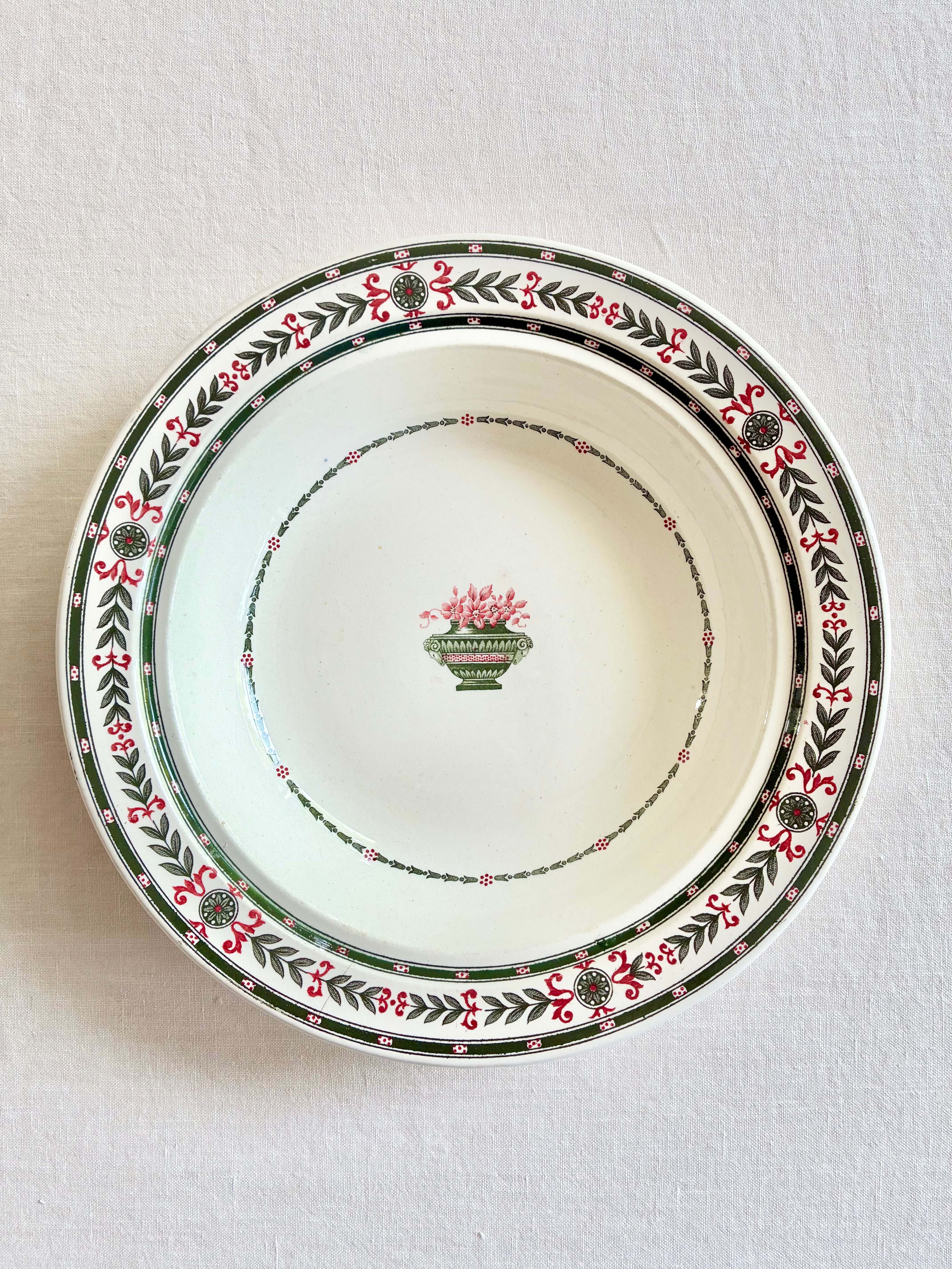 Historic Wedgwood Etruria Tureen, Green Laurel
