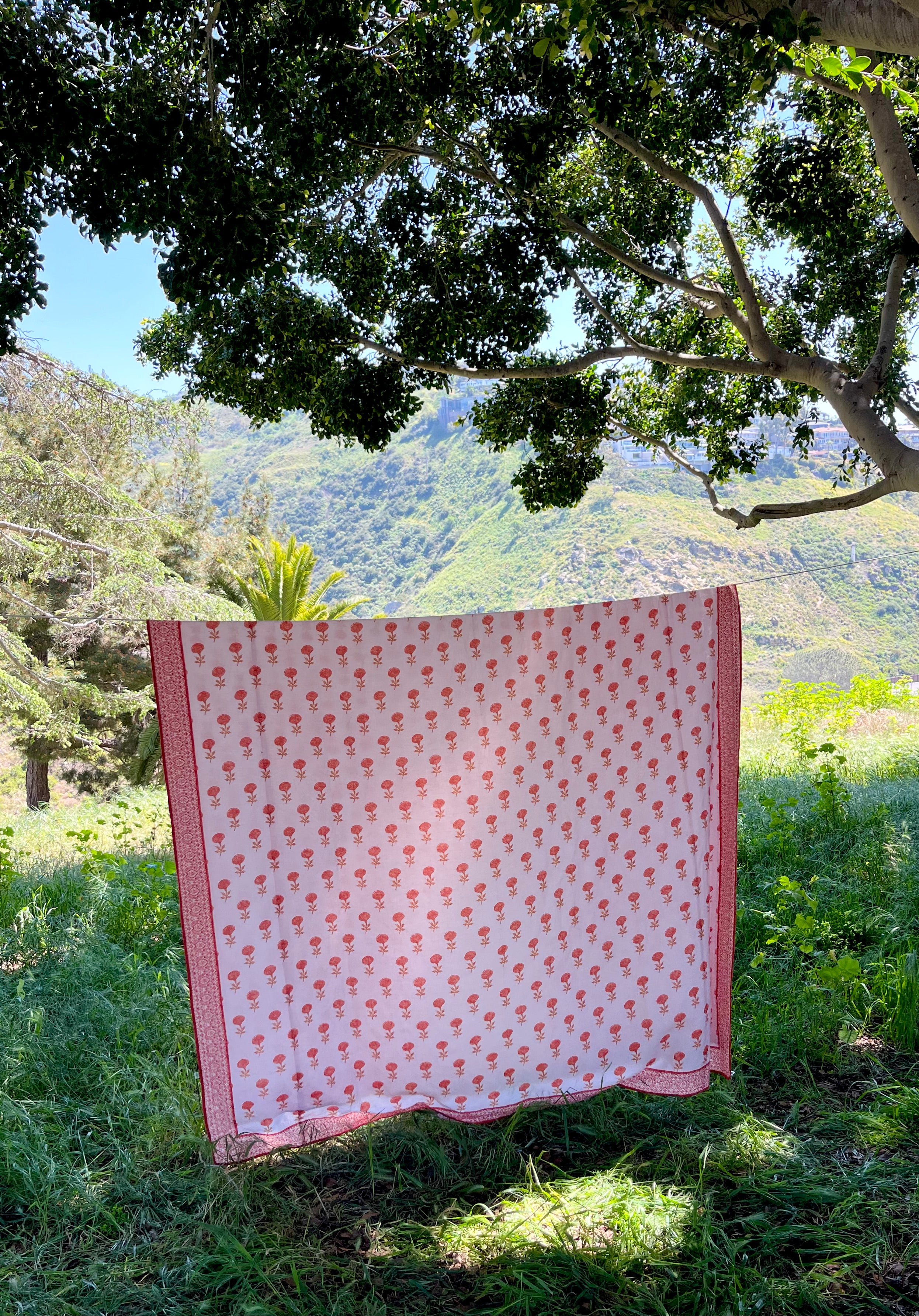 Œillet Tablecloth - Berry