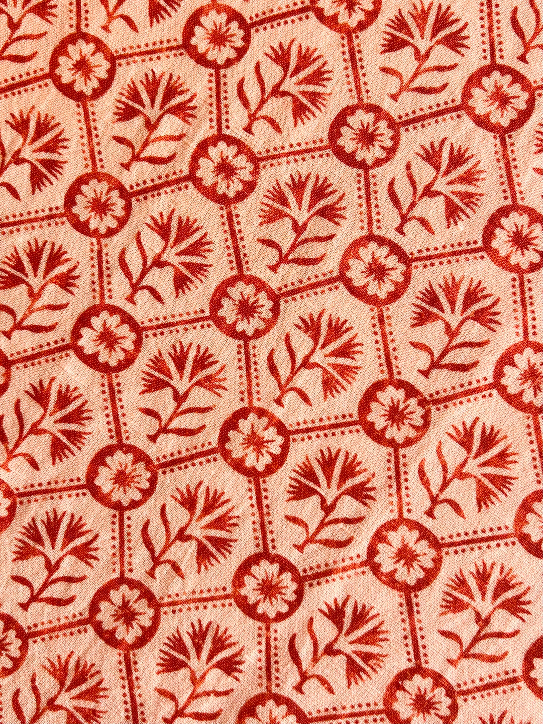 Dentelle Domino Tablecloth - Scarlet