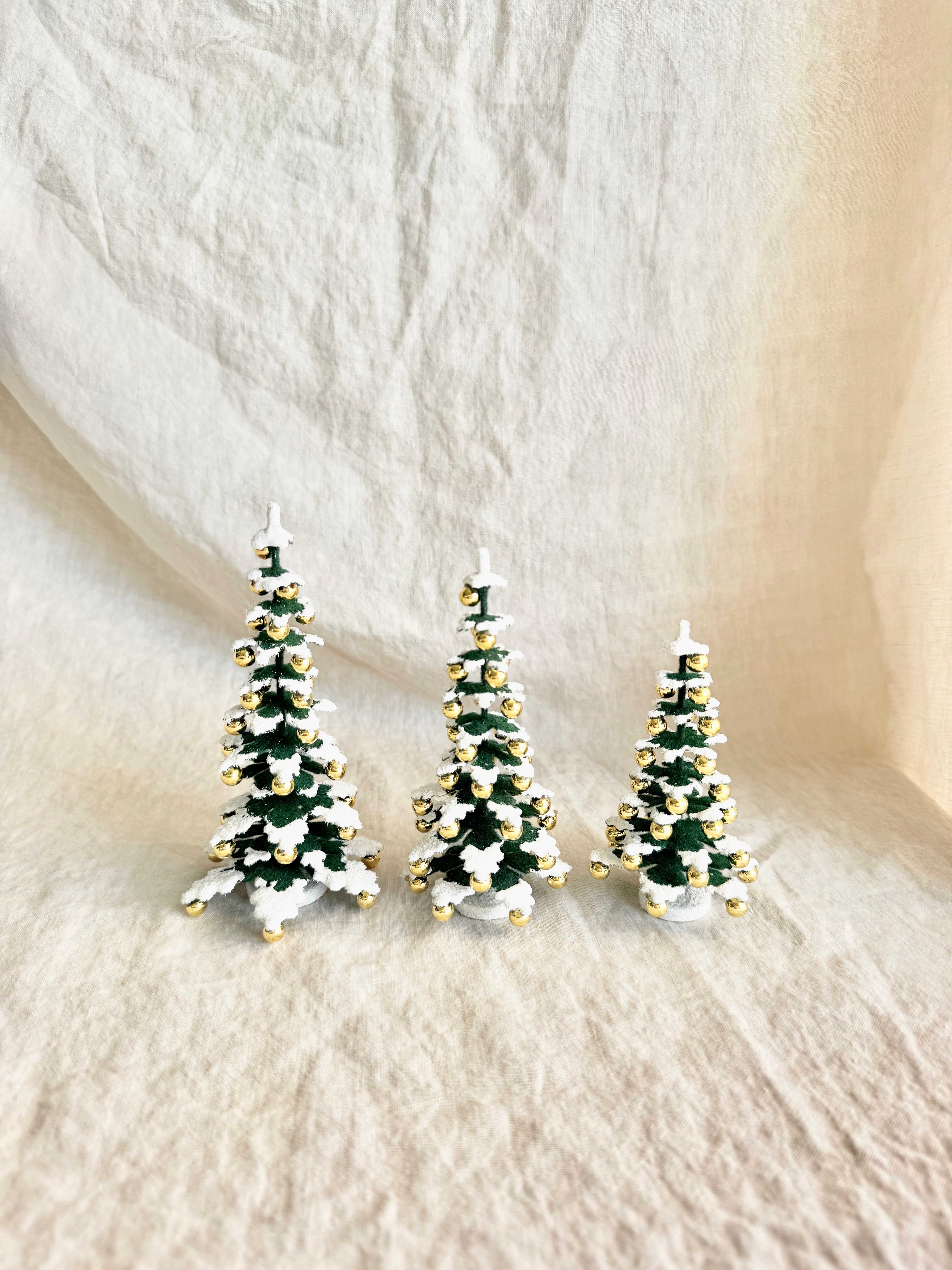 Christmas Trees with Golden Baubles S/5