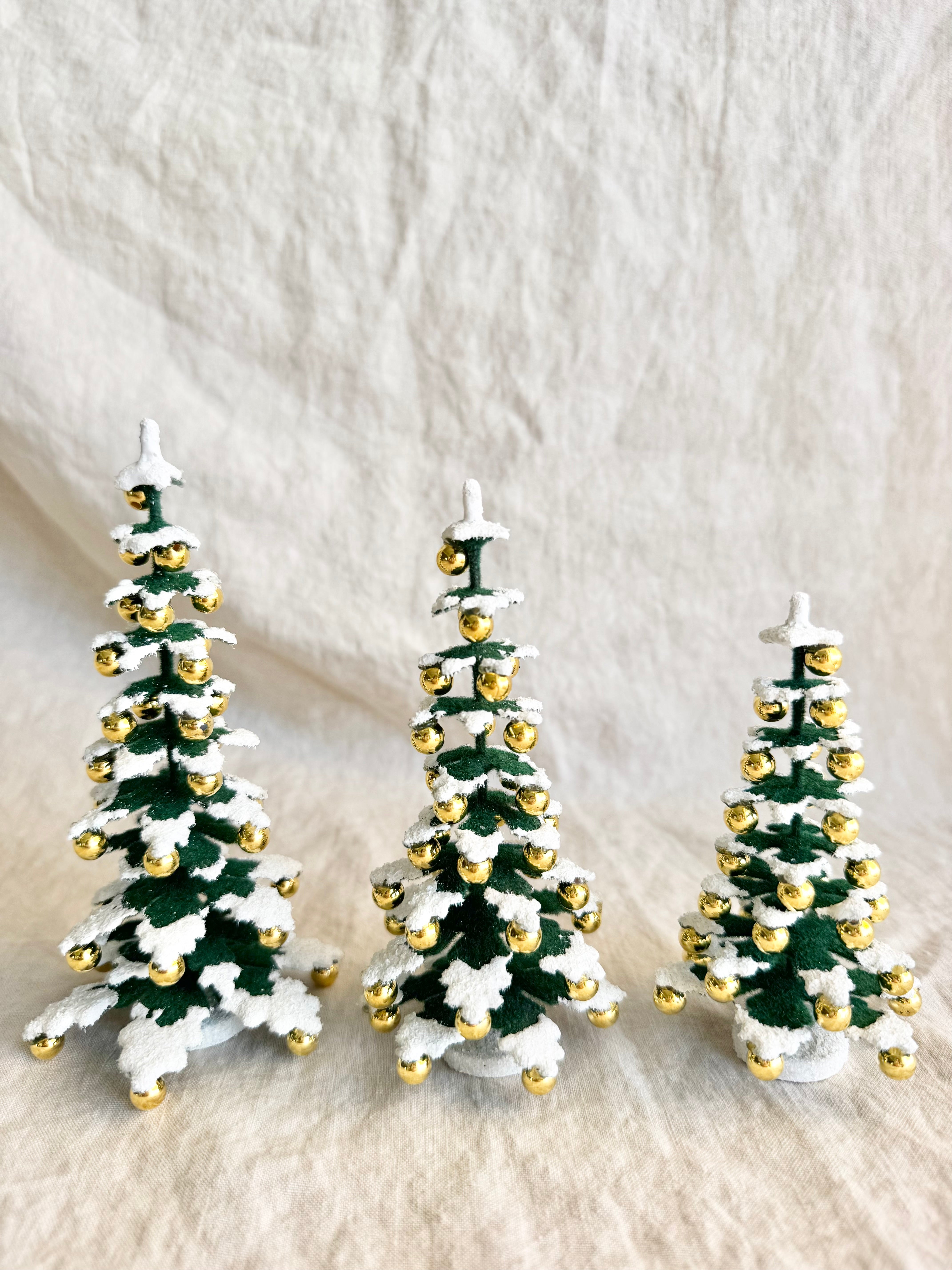 Christmas Trees with Golden Baubles S/5