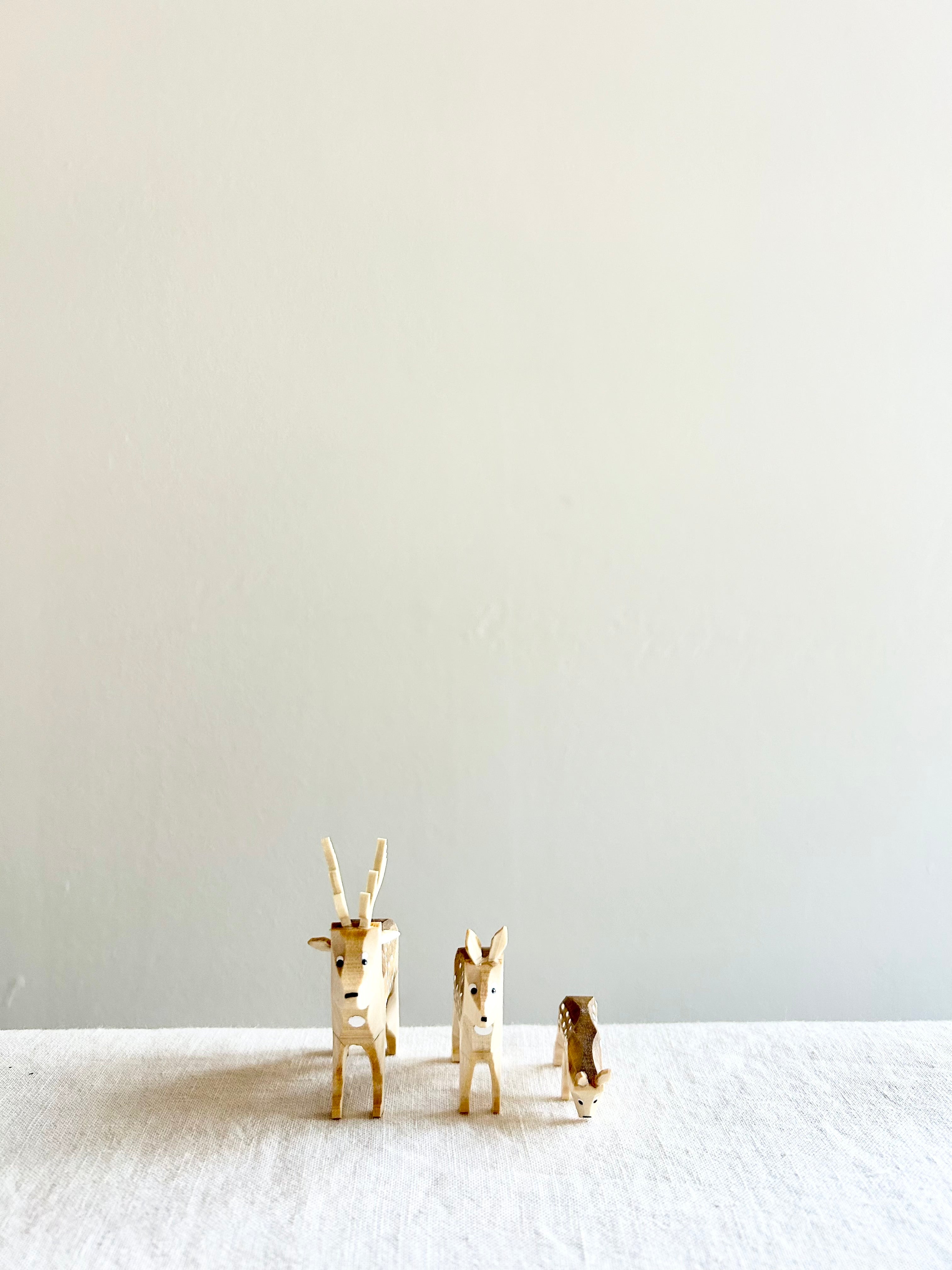 Small Woodland Deer Family S/3