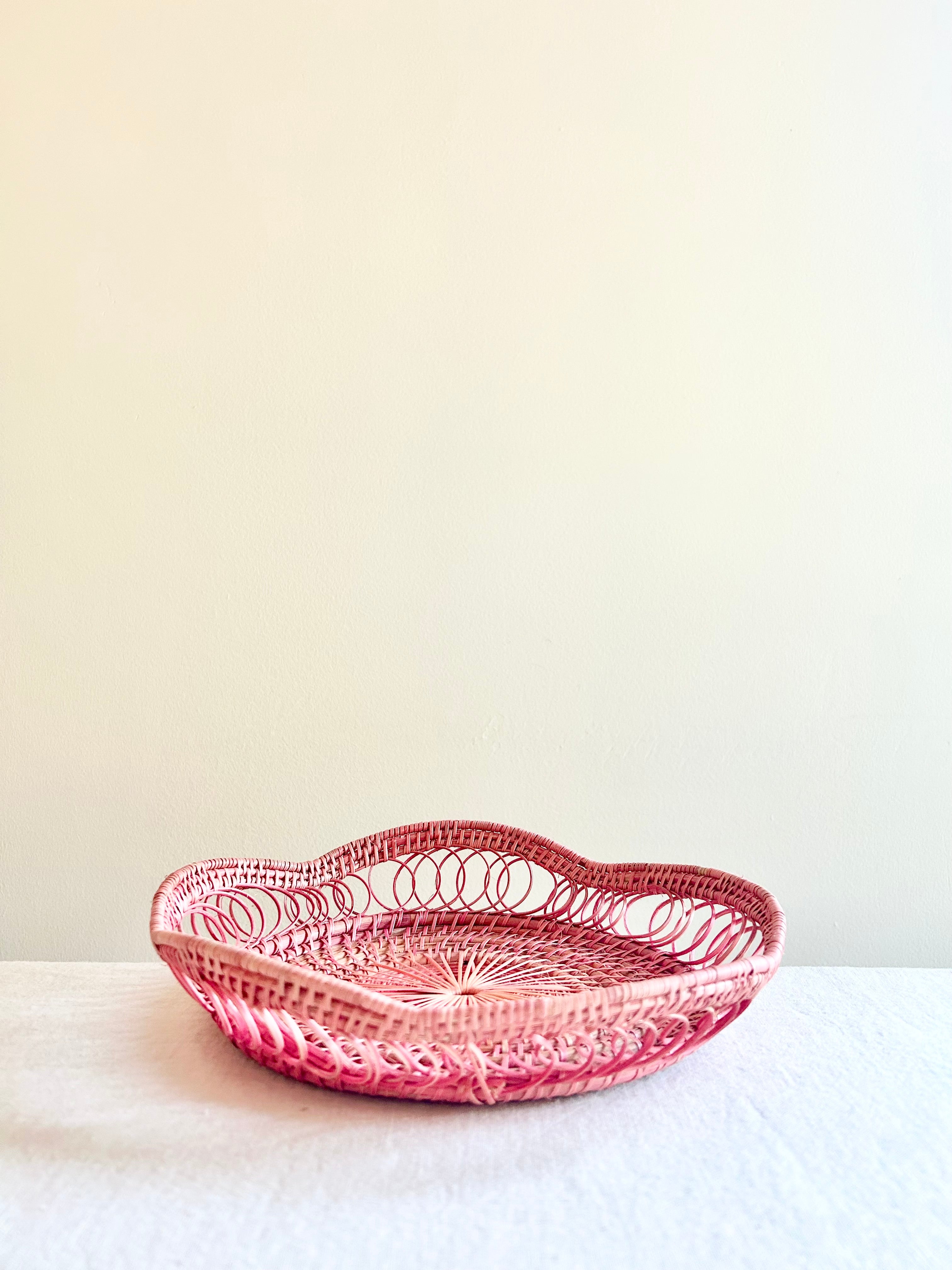 Cassel Scalloped Tray - 8.5" - Peachy