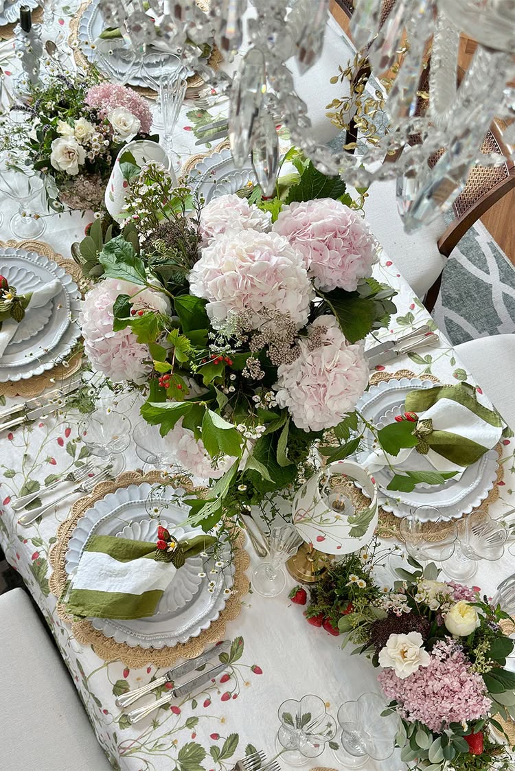 Fraises des Bois Tablecloth - 3 sizes available