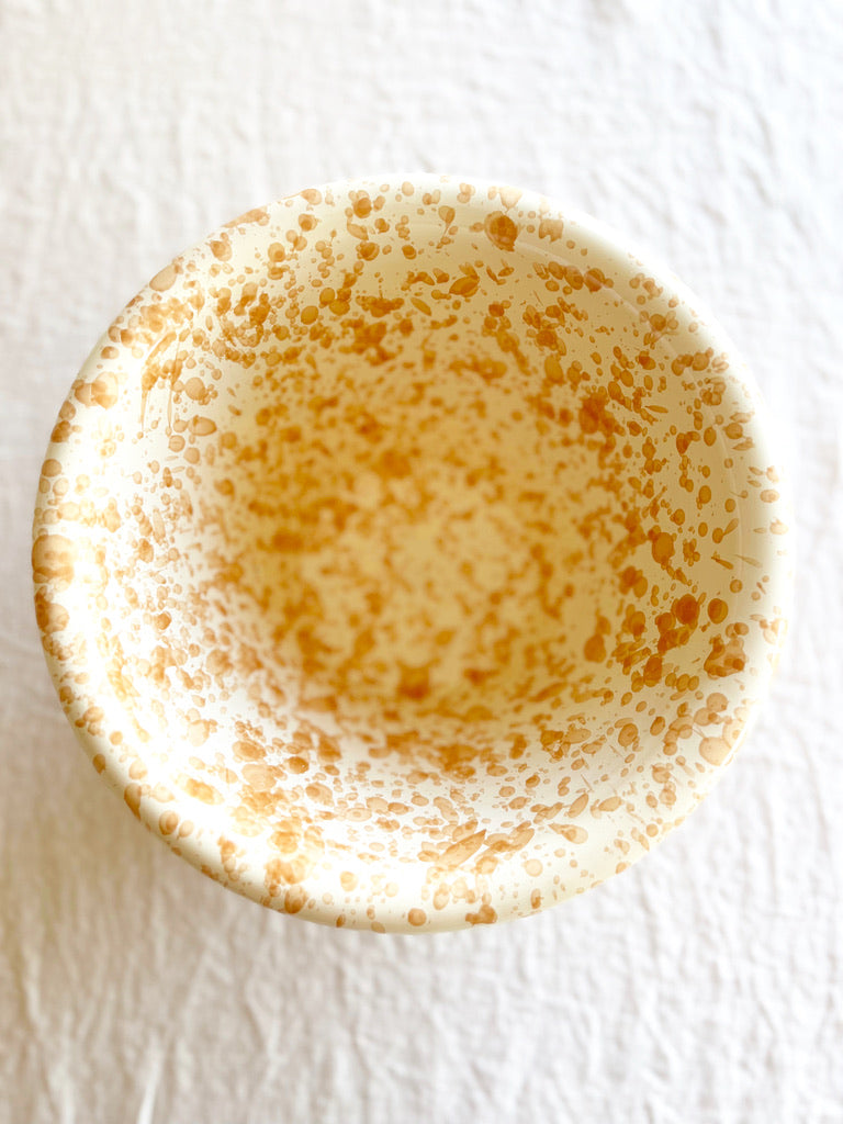 mixing bowls with splatter pattern in natural color top view