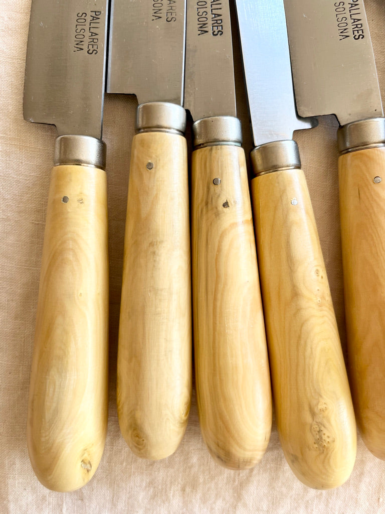 kitchen knife with boxwood handle by pallares solsona carbon steel 10cm handle detail view