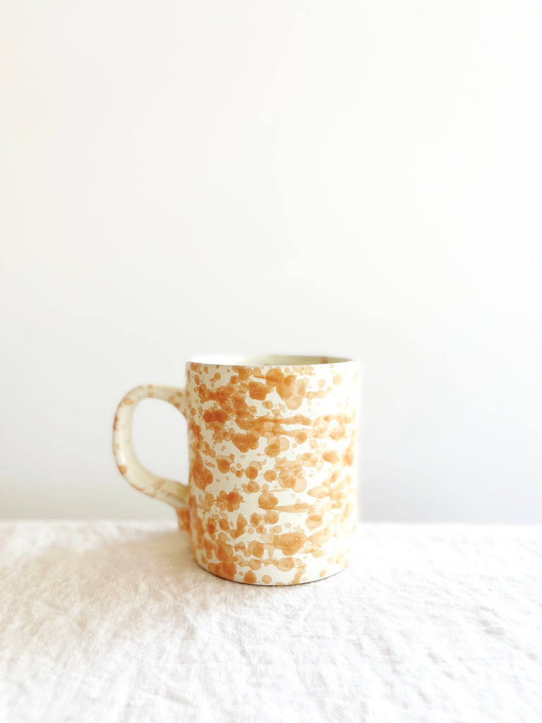 coffee mugs with splatter pattern in natural color