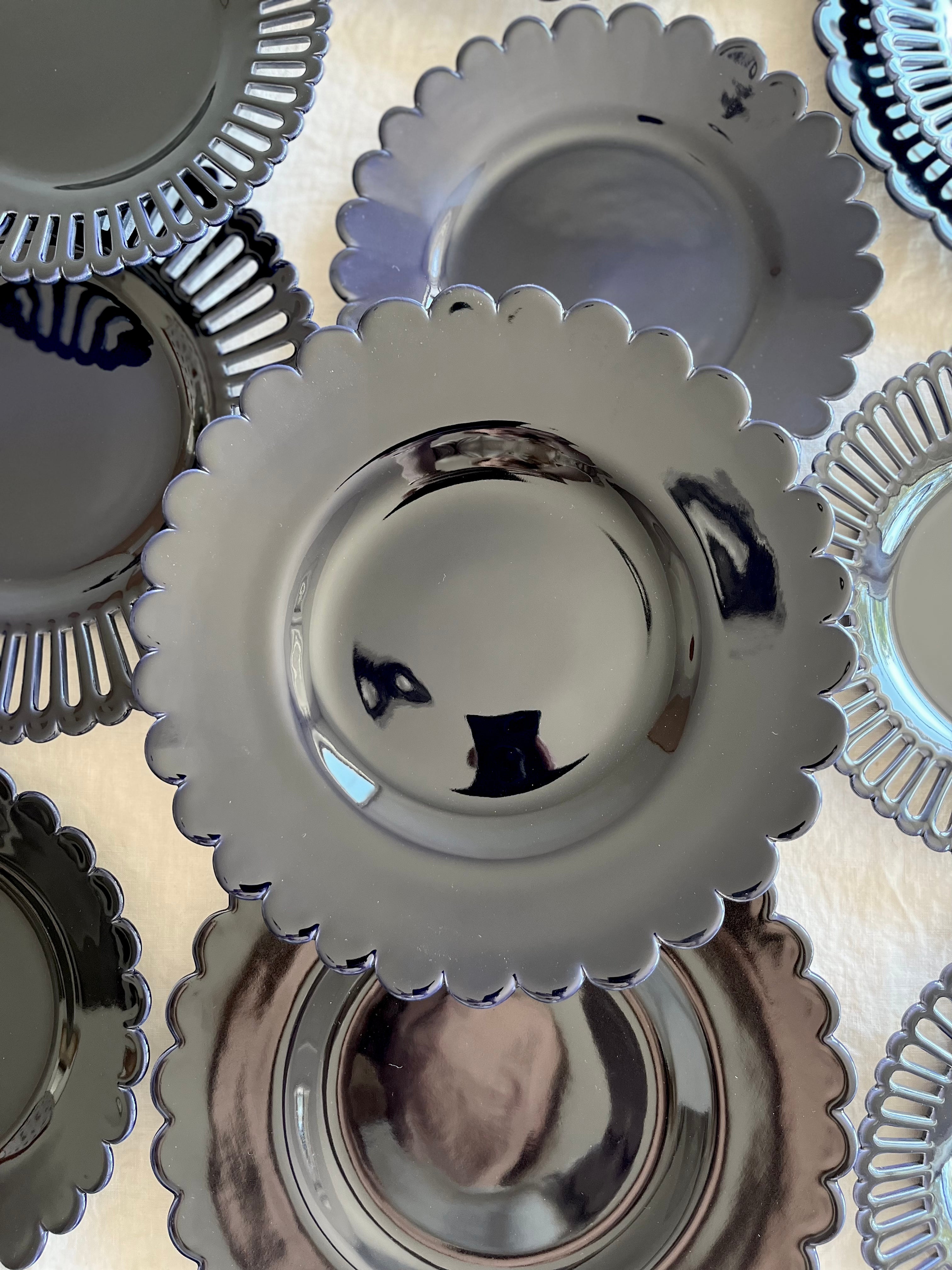 dark blue dinner plate with scalloped edge in group