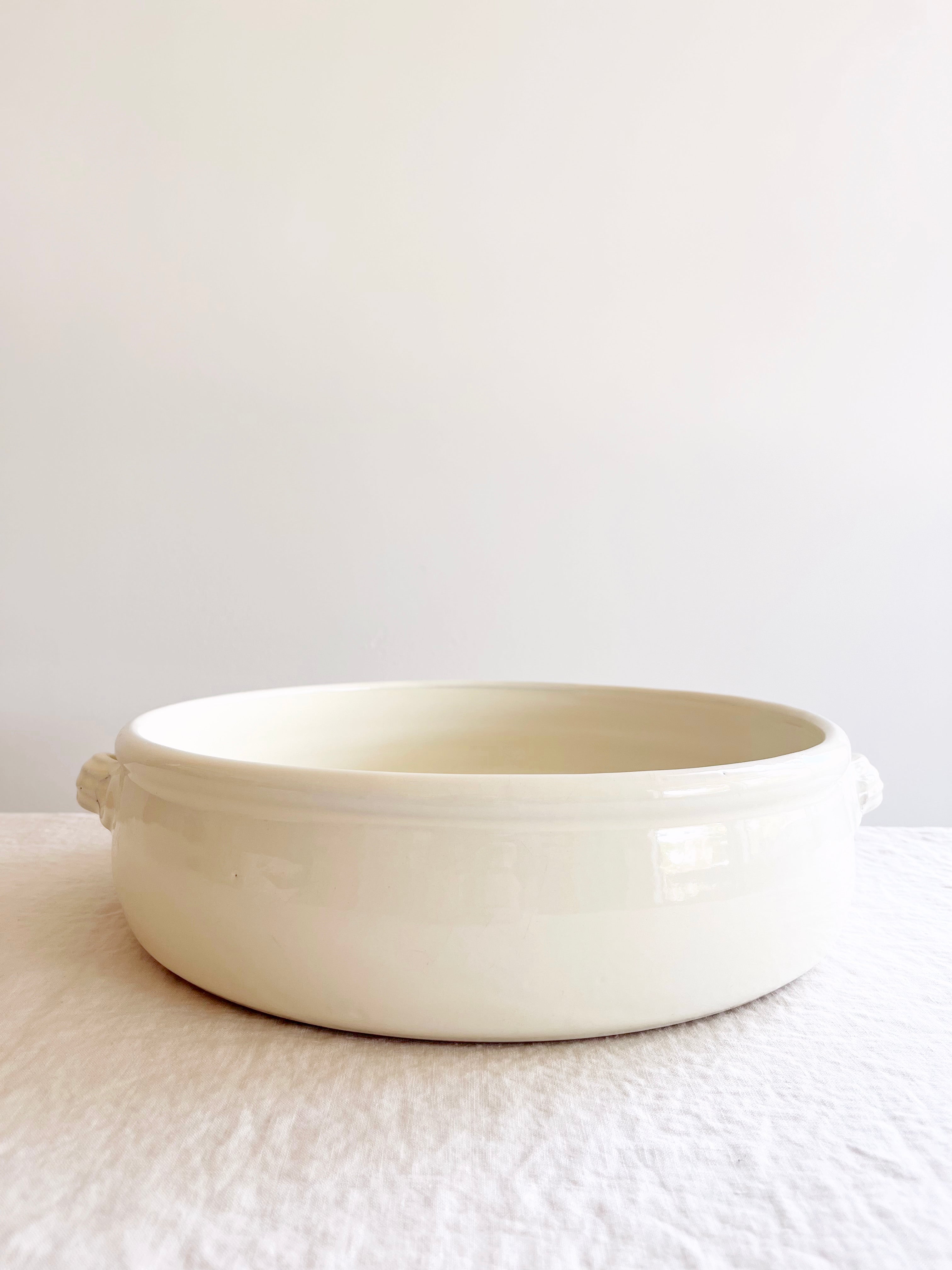 round oven safe dish in cream color 12.5" diameter