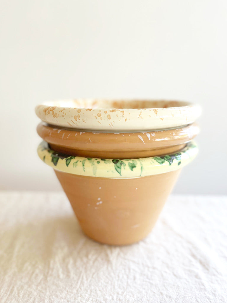 mixing bowls with splatter pattern in sienna color with assorted colors