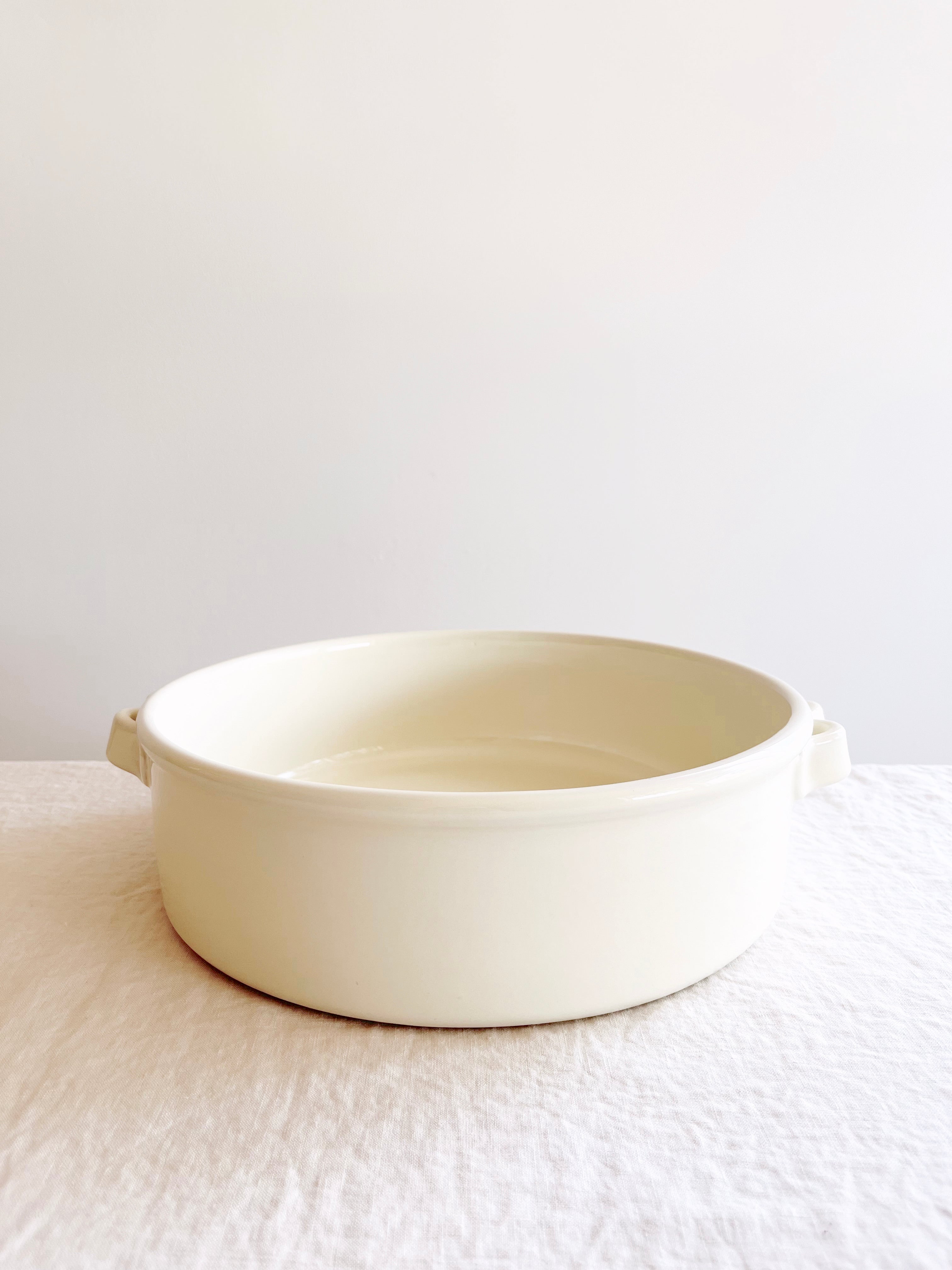 round oven safe dish in cream color 11" diameter