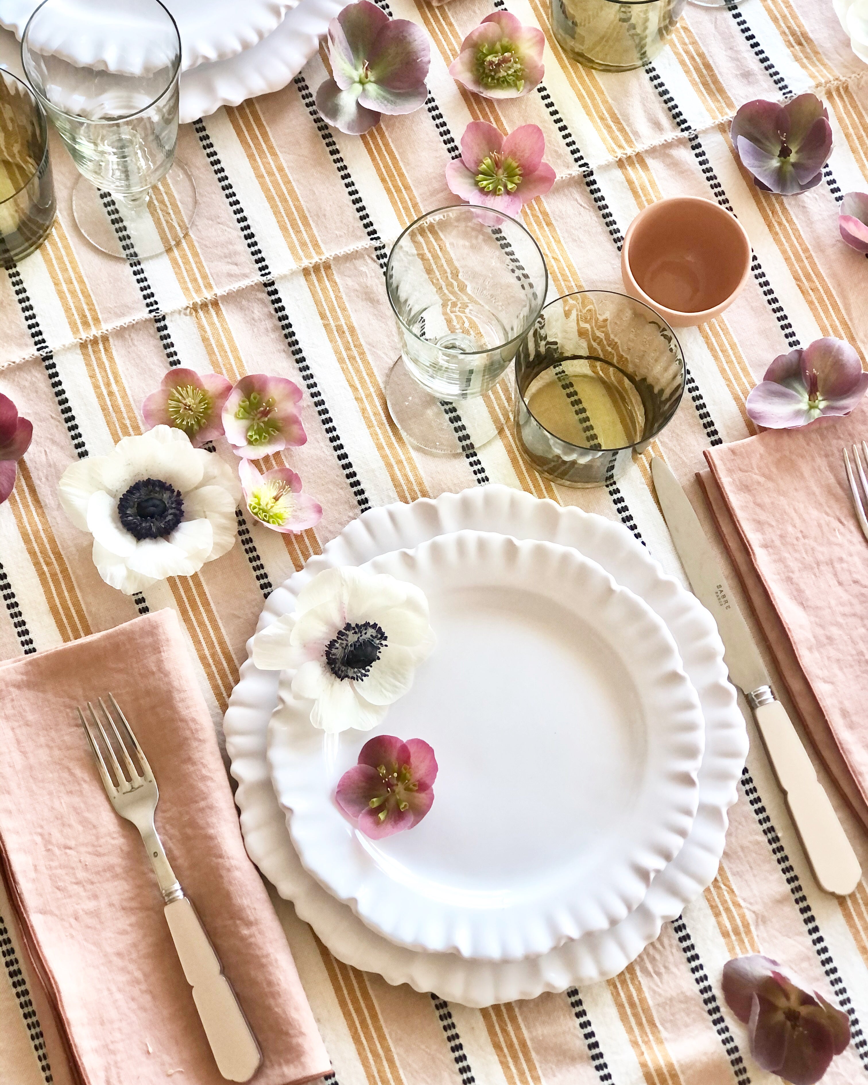 white ruffle edge dinner plate 10.2 inch table setting