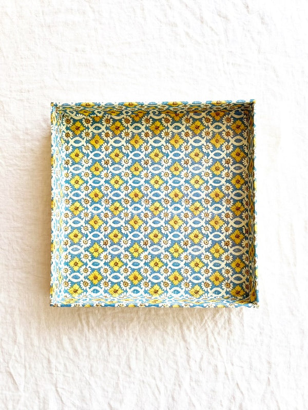 square green paper tray with yellow sunflowers and white daisy print 8 inches