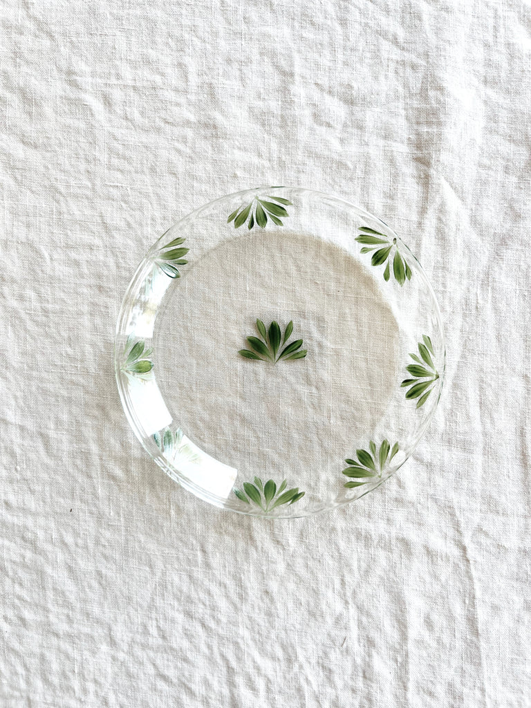 green leaf plate coaster on white table jalisco verde