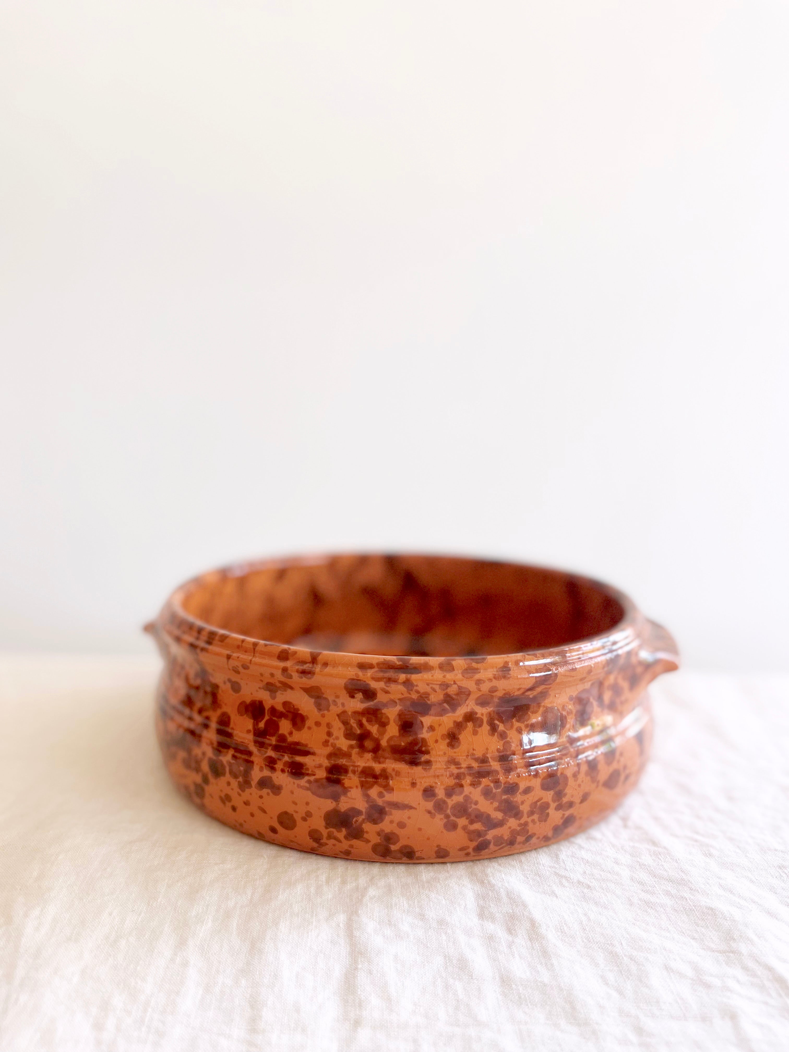 brown oven safe dish with dark brown speckle pattern 9" diameter