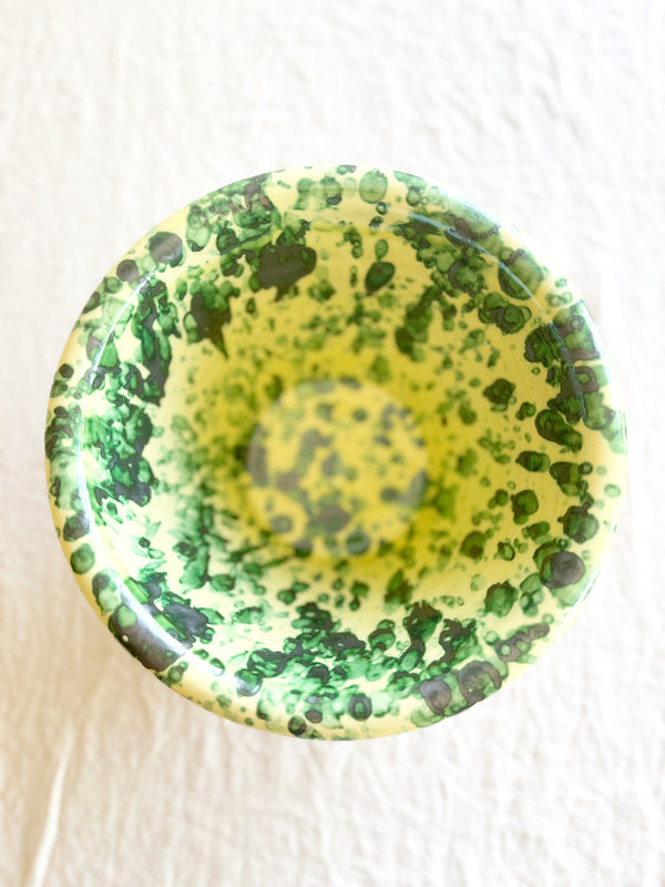 mixing bowls with splatter pattern in green and yellow color top view detail